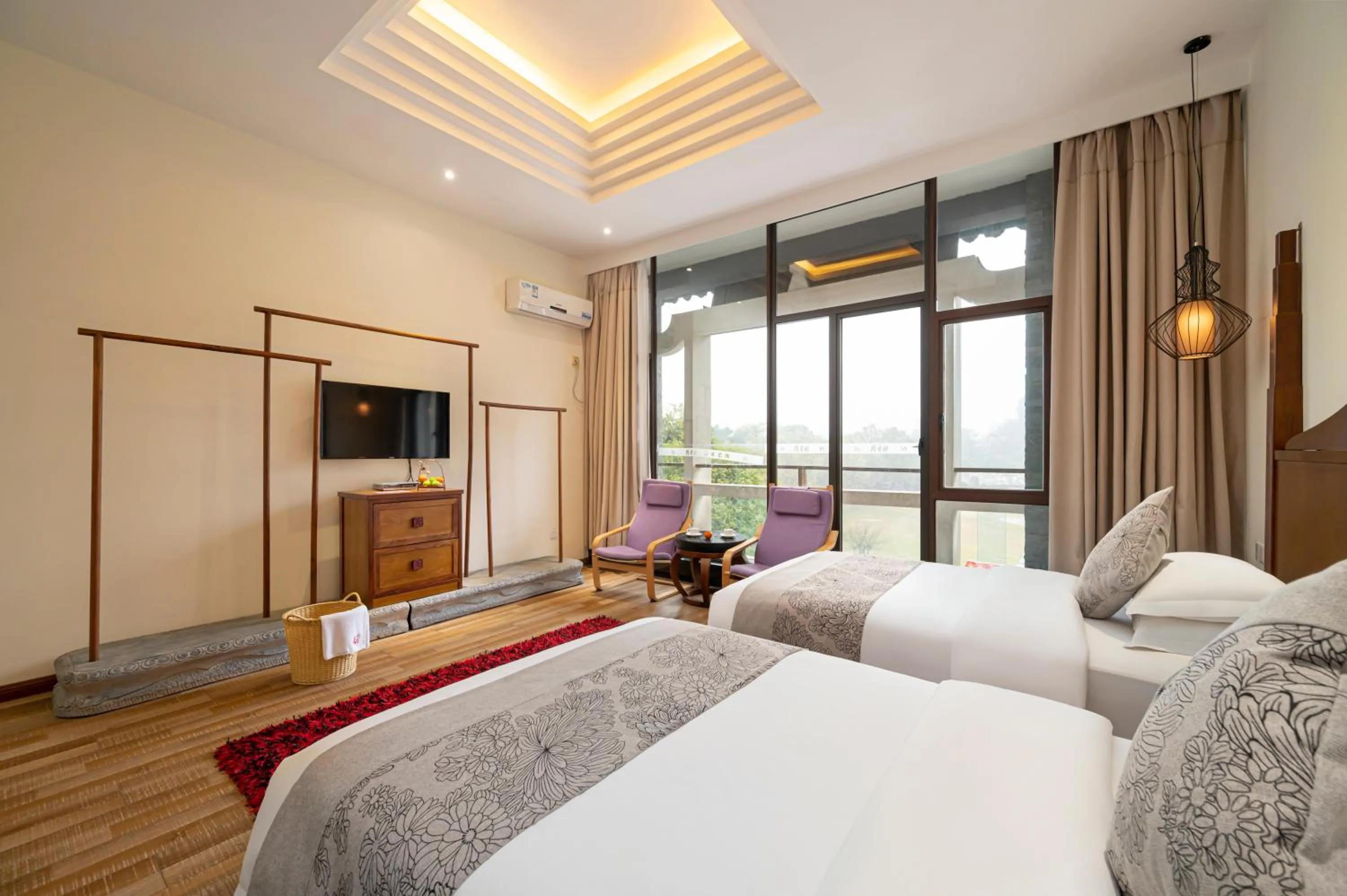 Bed in Guilin Crystal Crescent Moon Hotel