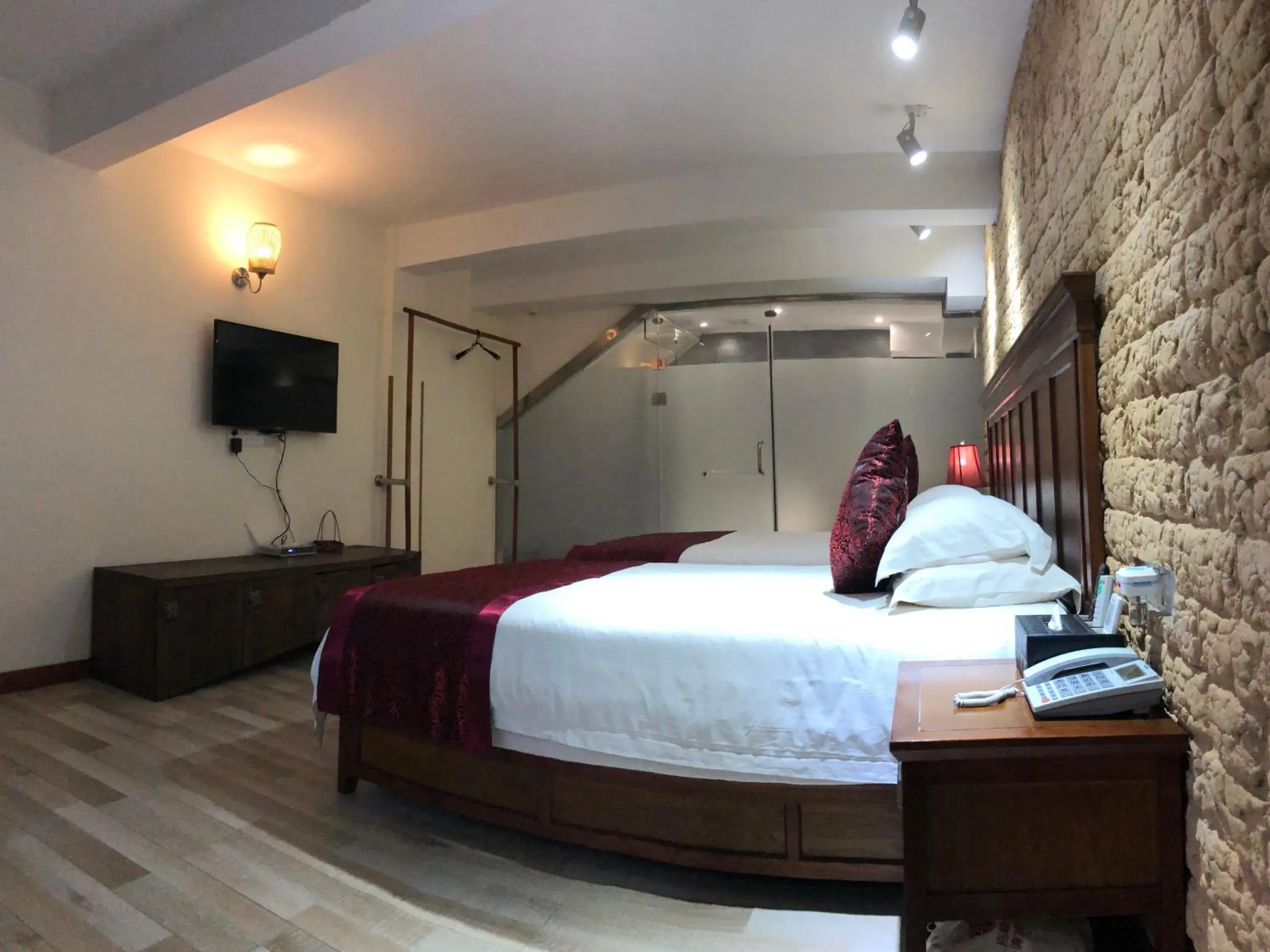 Standard Twin Room with Mountain View in Guilin Crystal Crescent Moon Hotel Standard Twin Room with Mountain View in Guilin Crystal Crescent Moon Hotel