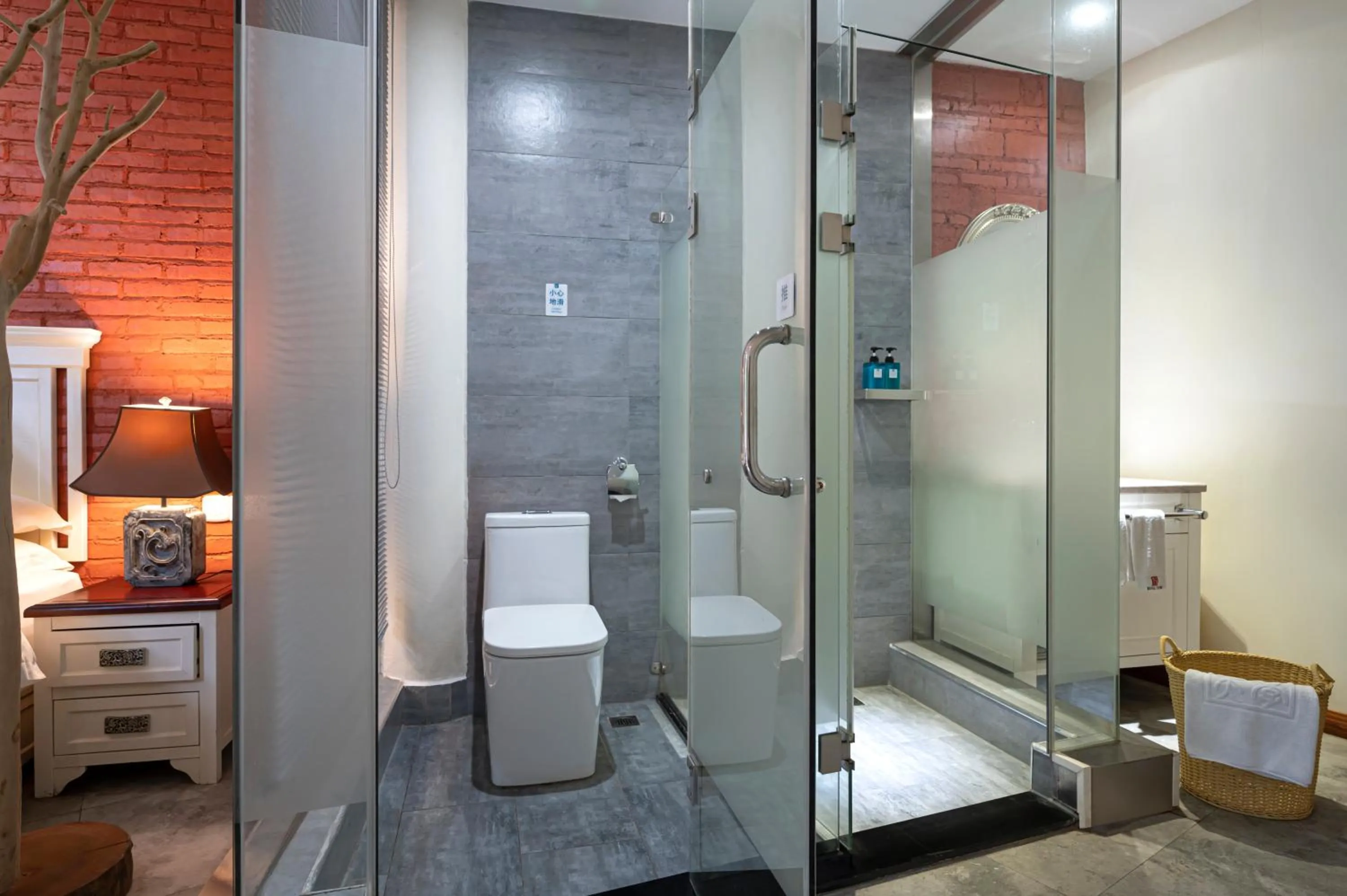 Shower in Guilin Crystal Crescent Moon Hotel