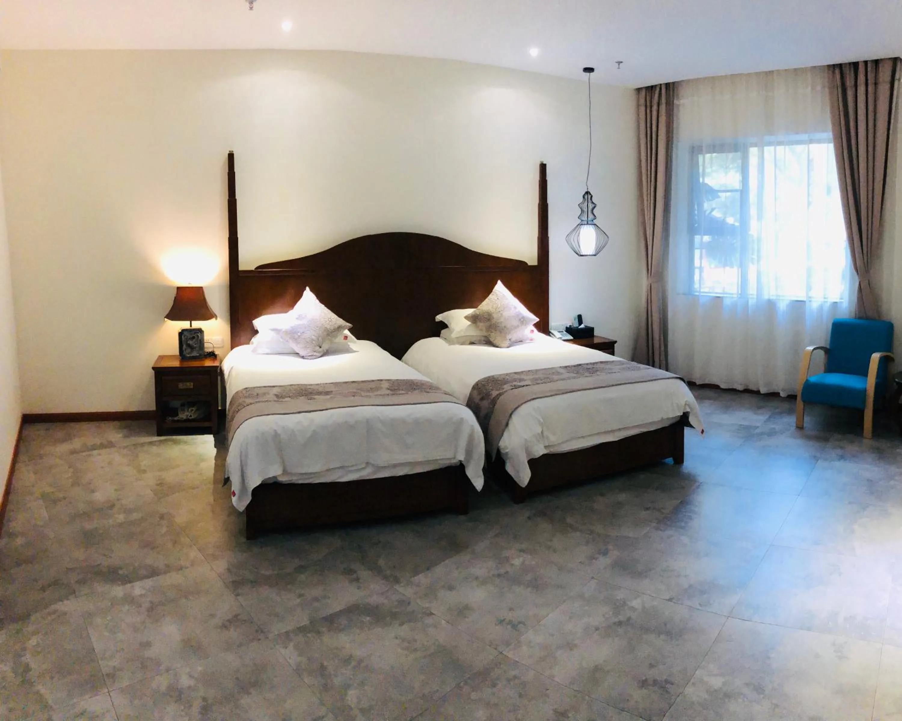 Bed in Guilin Crystal Crescent Moon Hotel