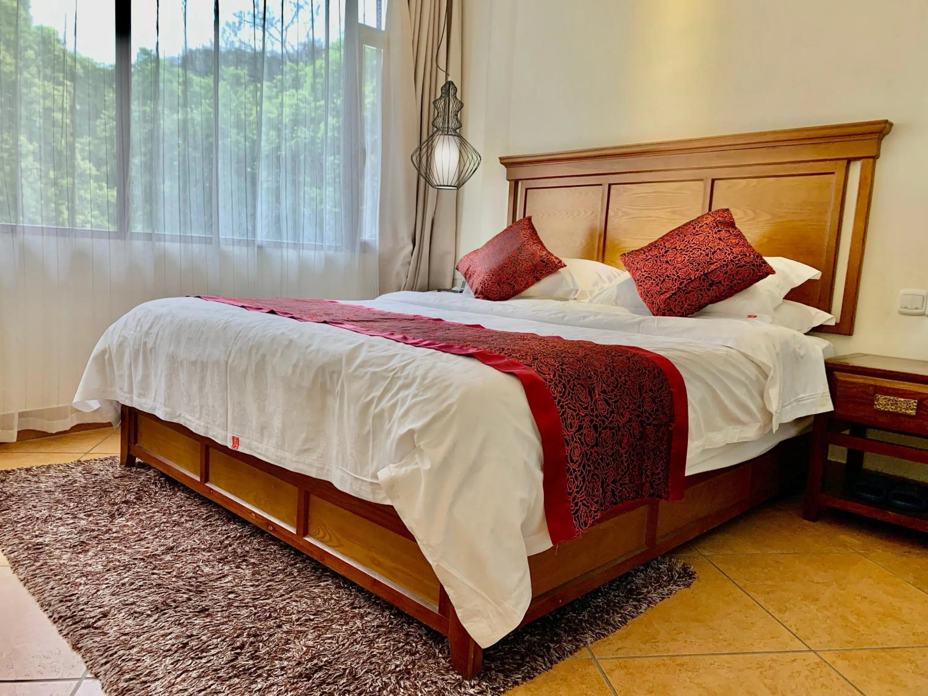 Bed in Guilin Crystal Crescent Moon Hotel