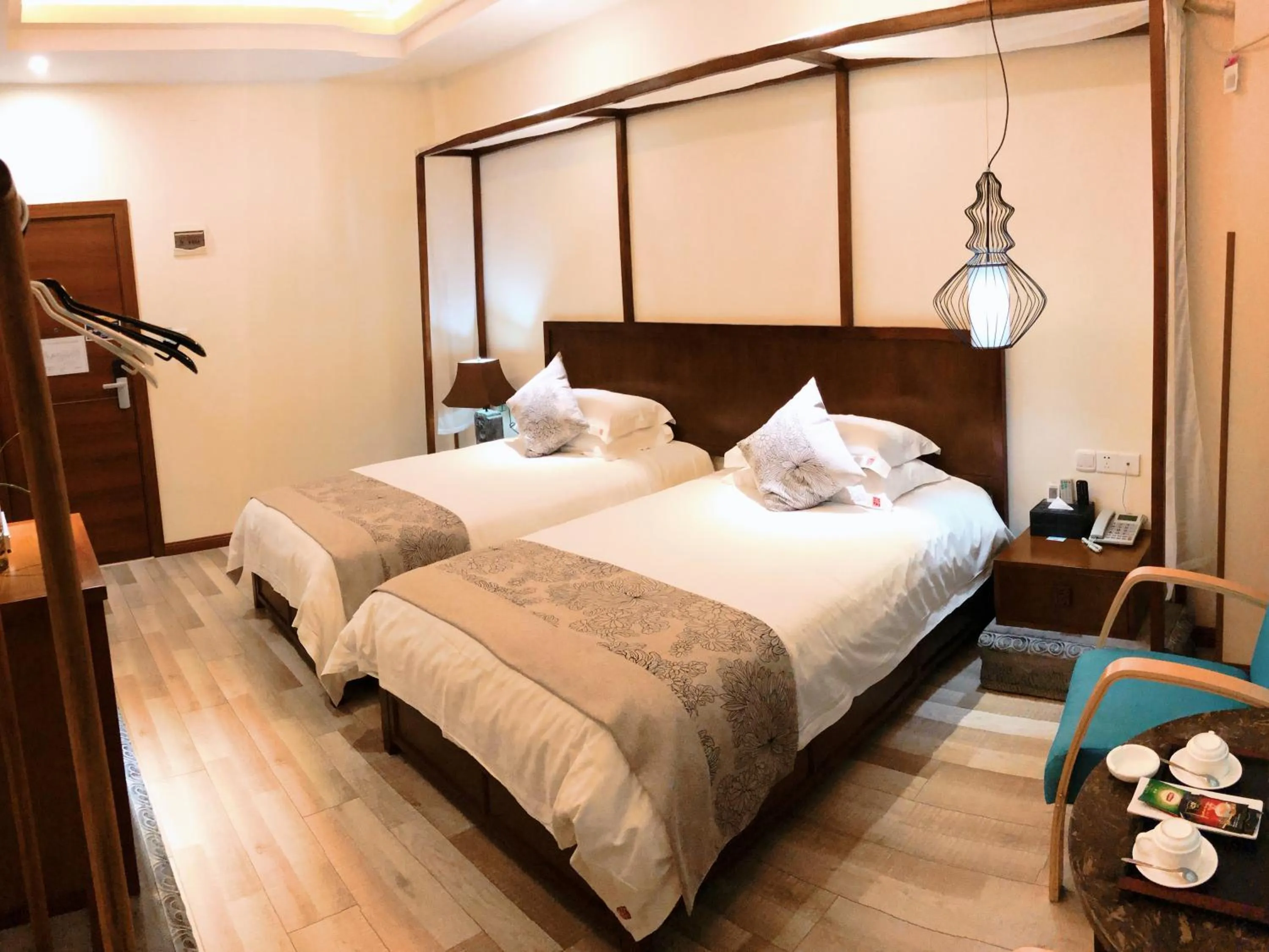 Photo of the whole room, Bed in Guilin Crystal Crescent Moon Hotel