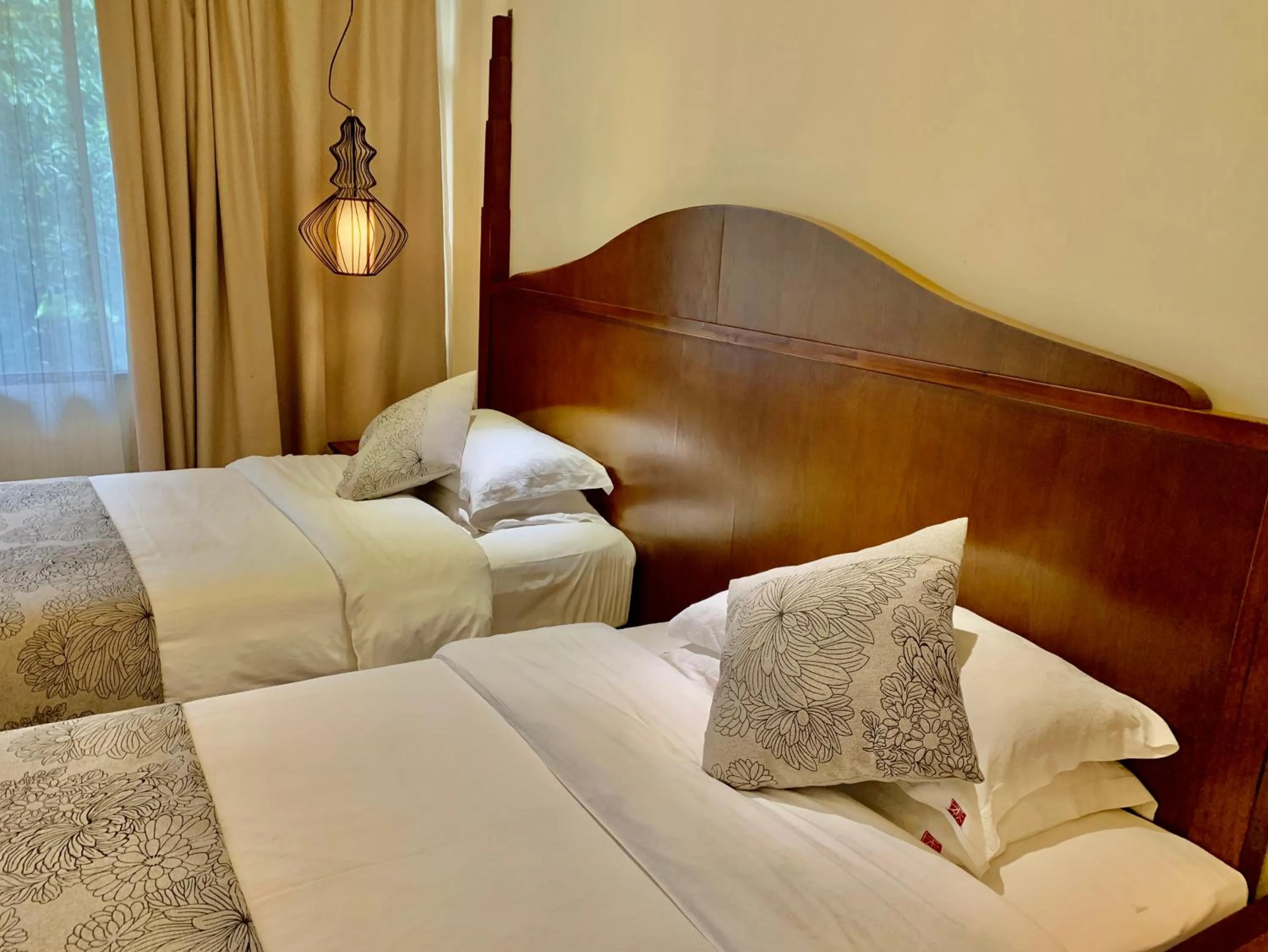 Bed in Guilin Crystal Crescent Moon Hotel