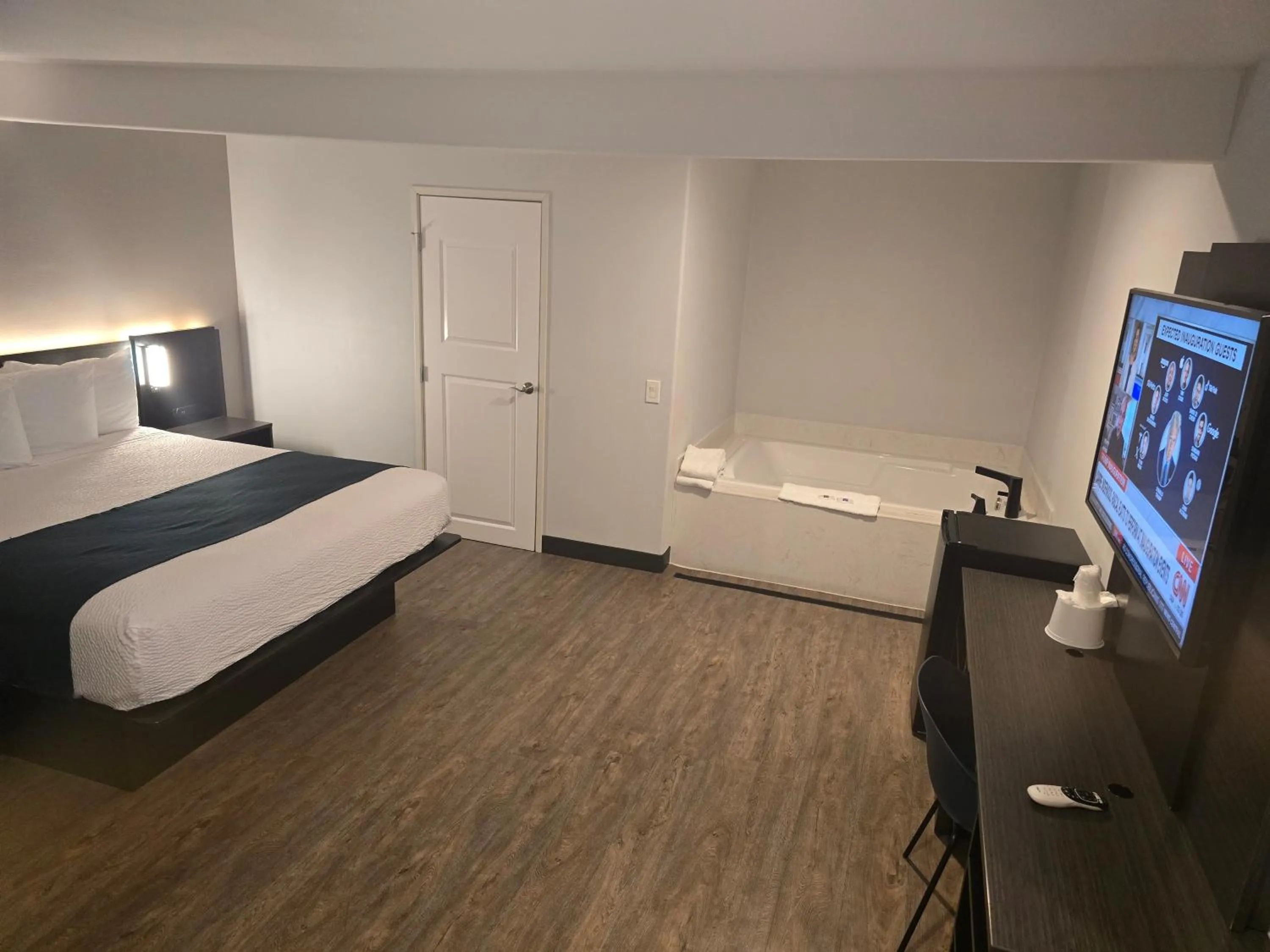 Bedroom, Bed in Motel 6 Los Angeles, CA - Downtown