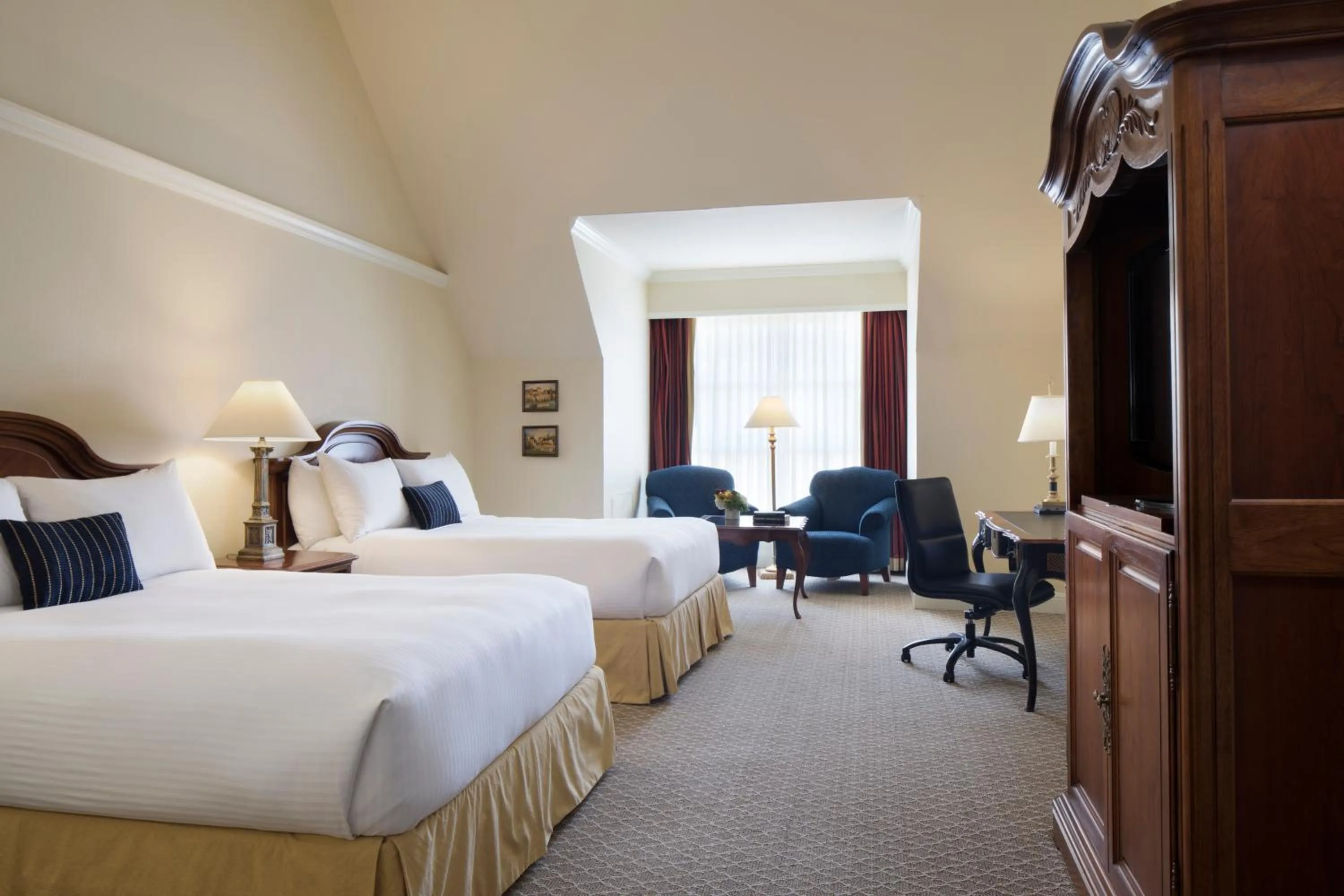 Photo of the whole room, Bed in Lafayette Park Hotel & Spa