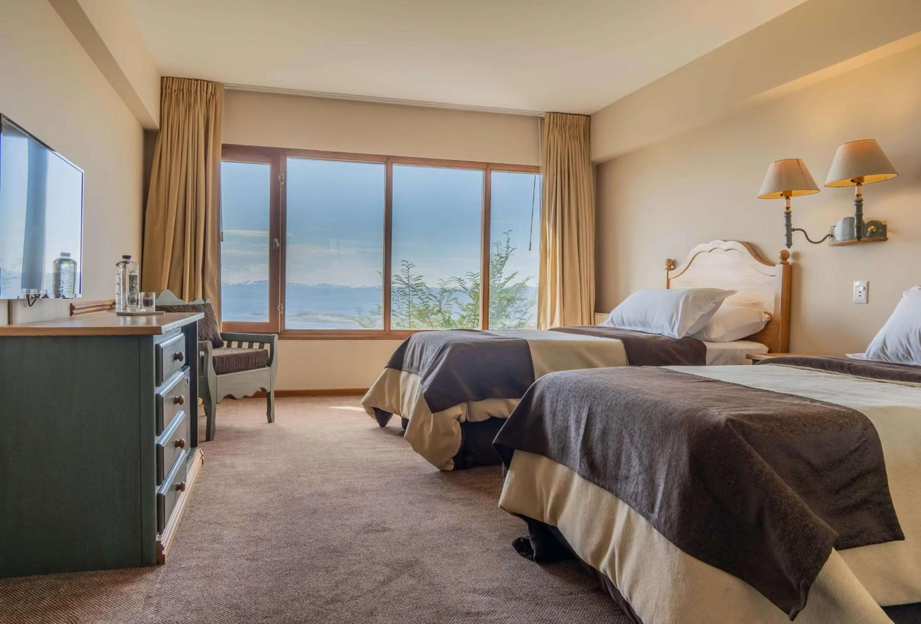 Photo of the whole room, Bed in Wyndham Garden Ushuaia Hotel del Glaciar