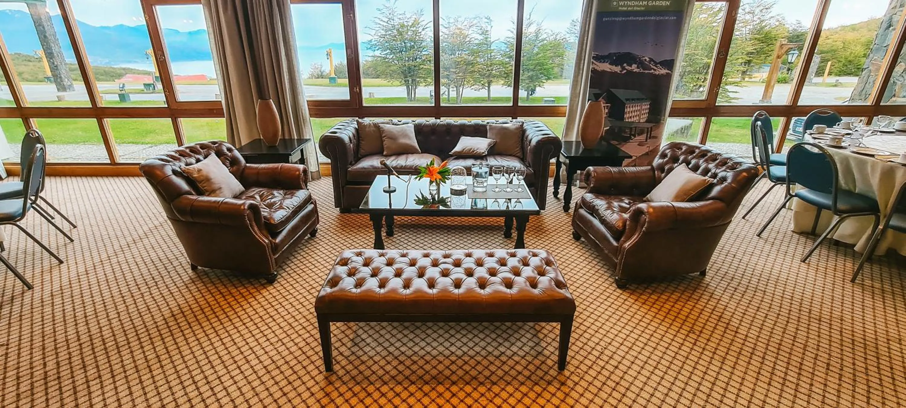 Seating area in Wyndham Garden Ushuaia Hotel del Glaciar