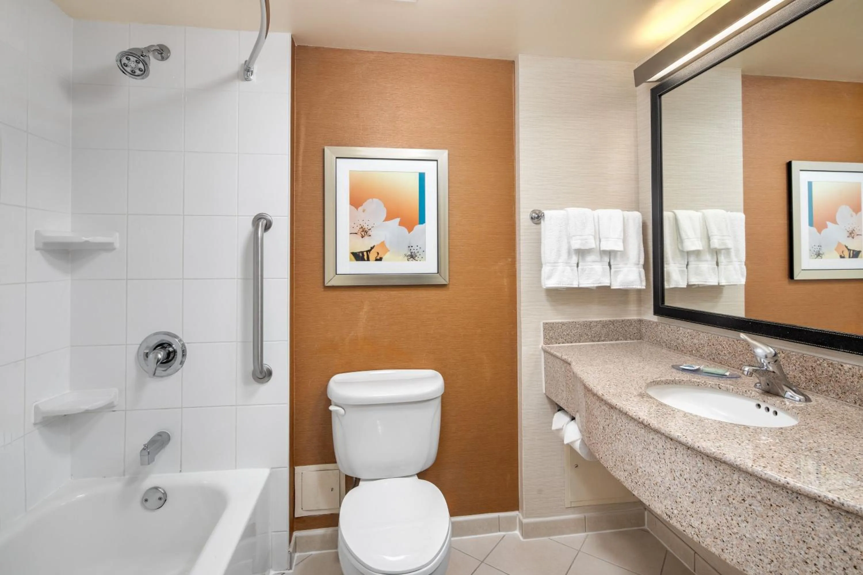 Bathroom in Fairfield Inn & Suites by Marriott Toronto Airport