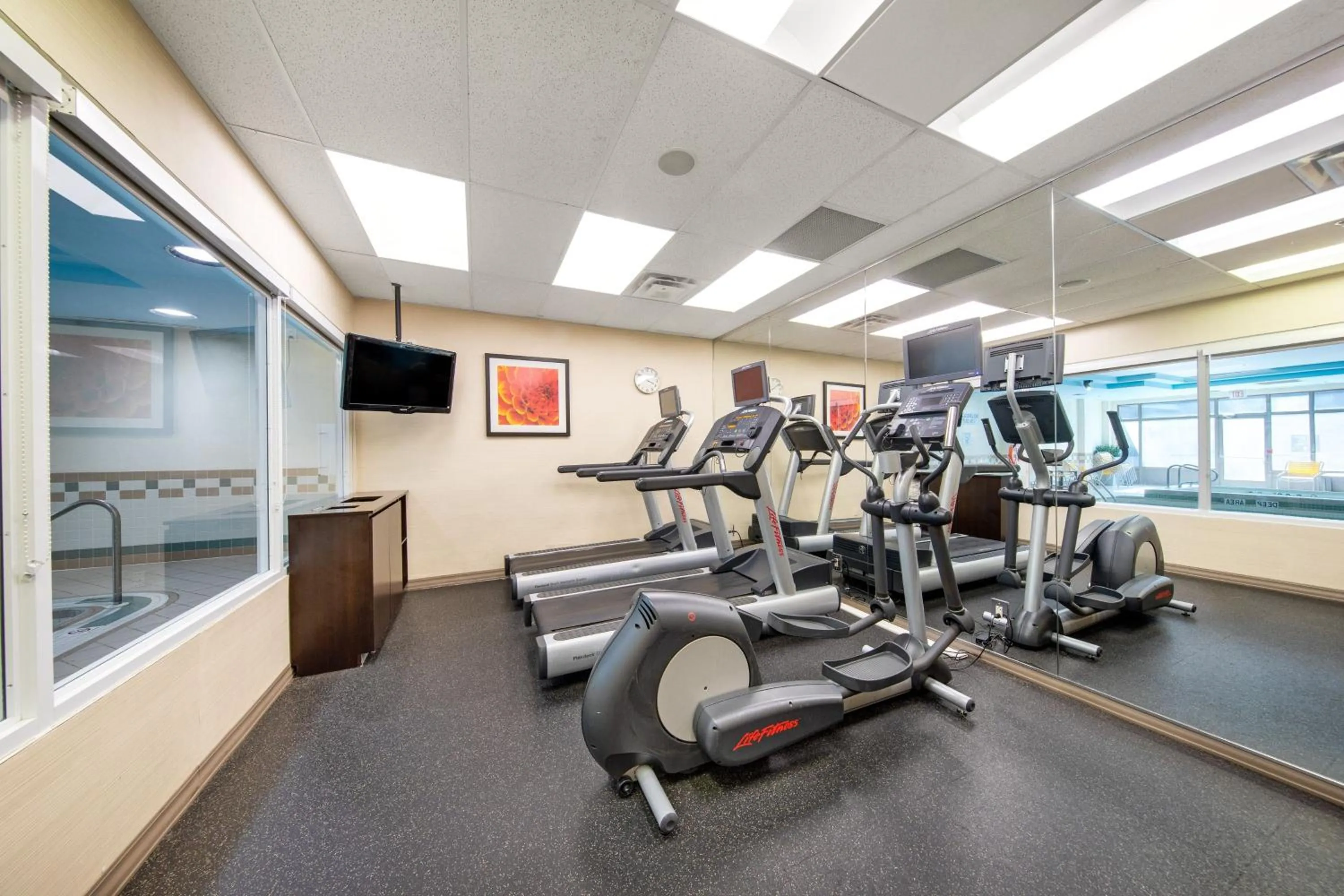 Fitness centre/facilities in Fairfield Inn & Suites by Marriott Toronto Airport