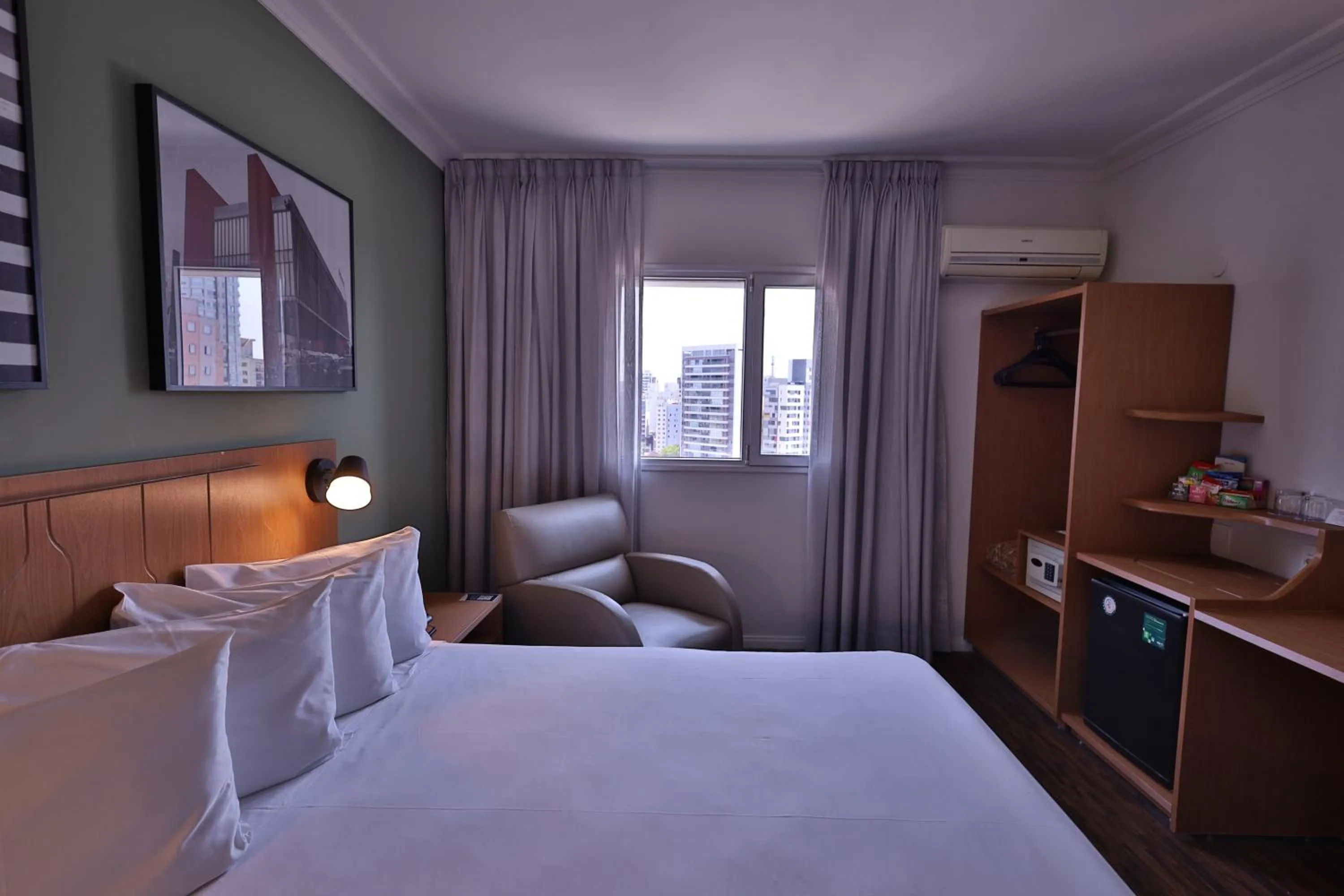 Photo of the whole room, Bed in Transamerica Executive Nova Paulista