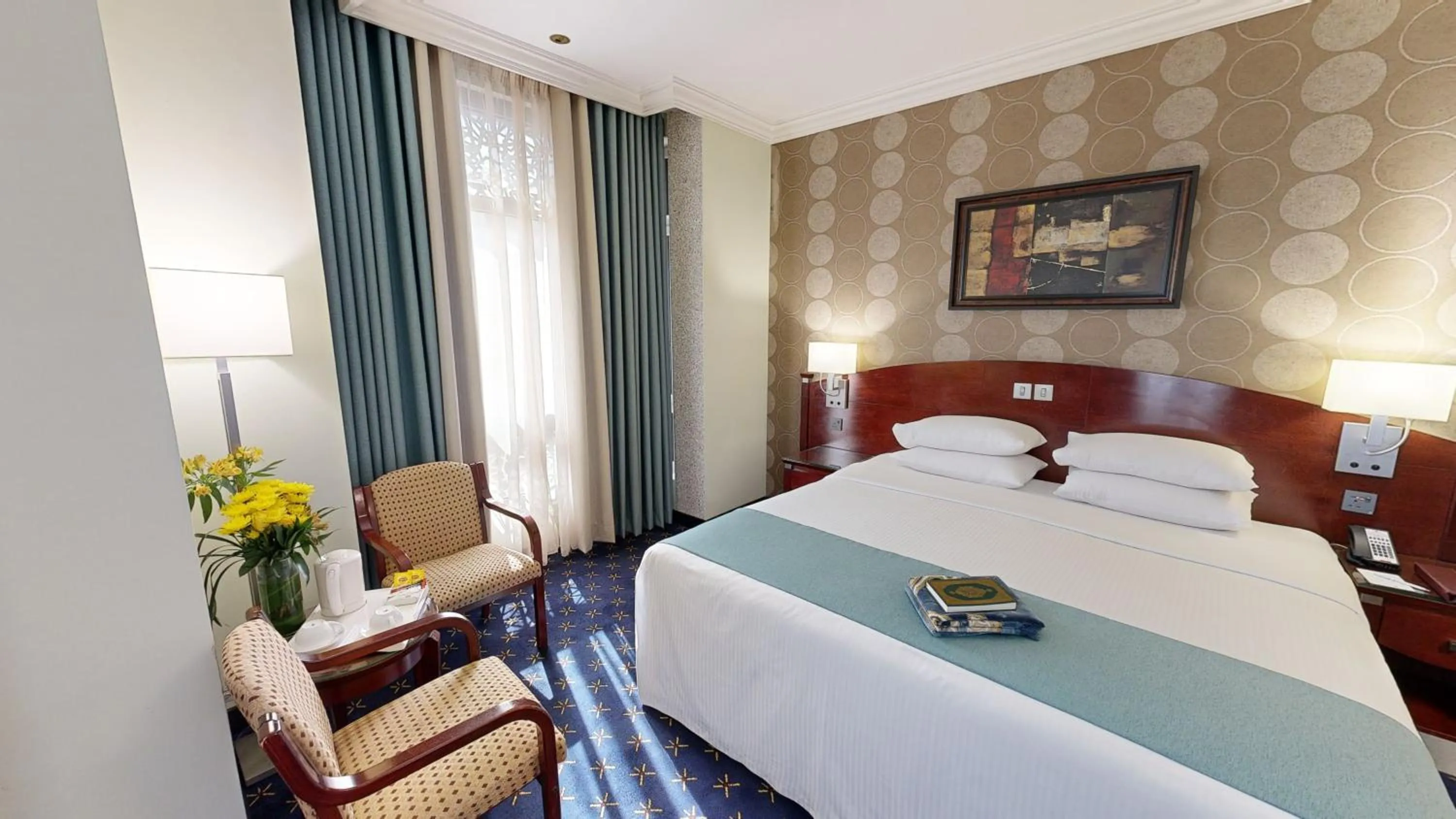 Bed in Al Muna Kareem Hotel- EX LEADER