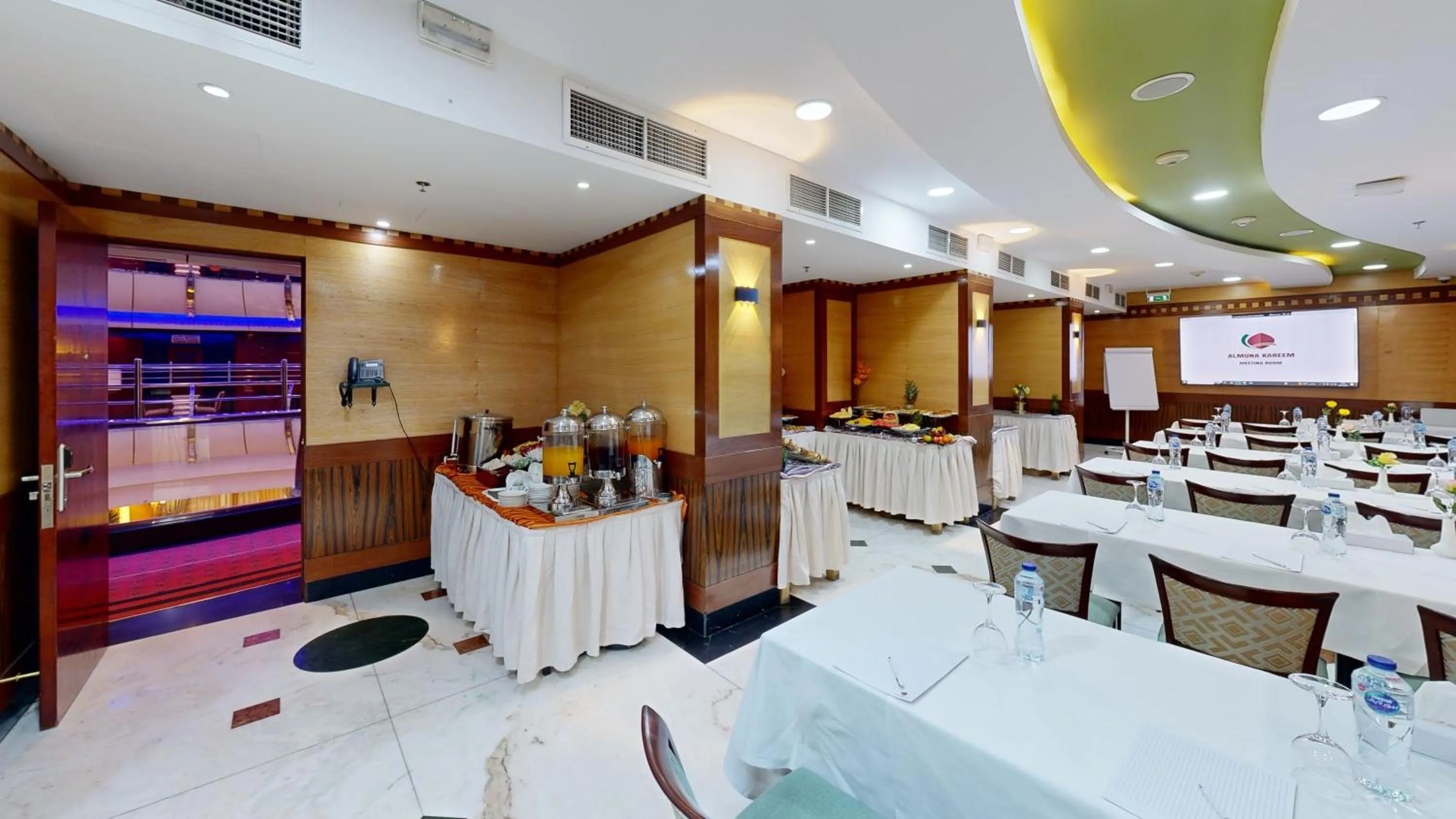 Meeting/conference room in Al Muna Kareem Hotel- EX LEADER