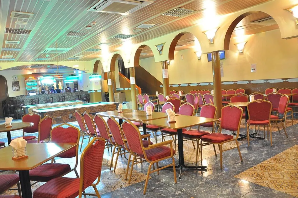 Restaurant/places to eat in Bowshar International Hotel