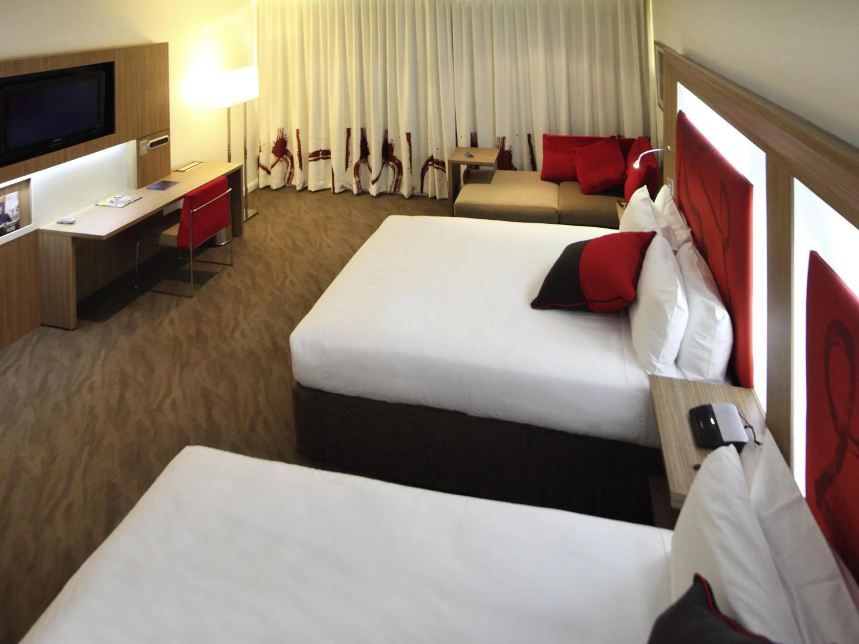 Property building, Bed in Novotel Sydney West HQ