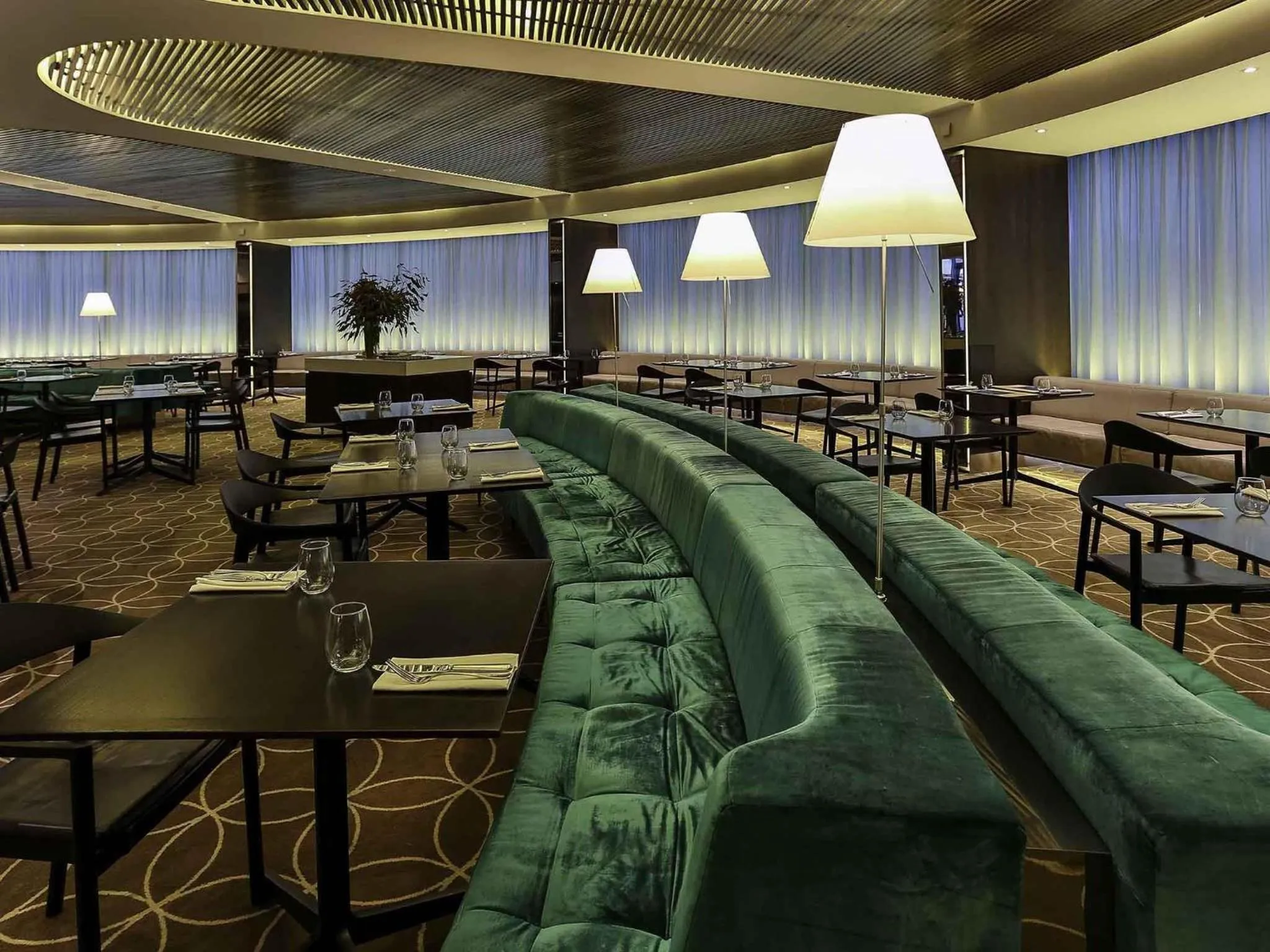 Restaurant/places to eat in Novotel Sydney West HQ