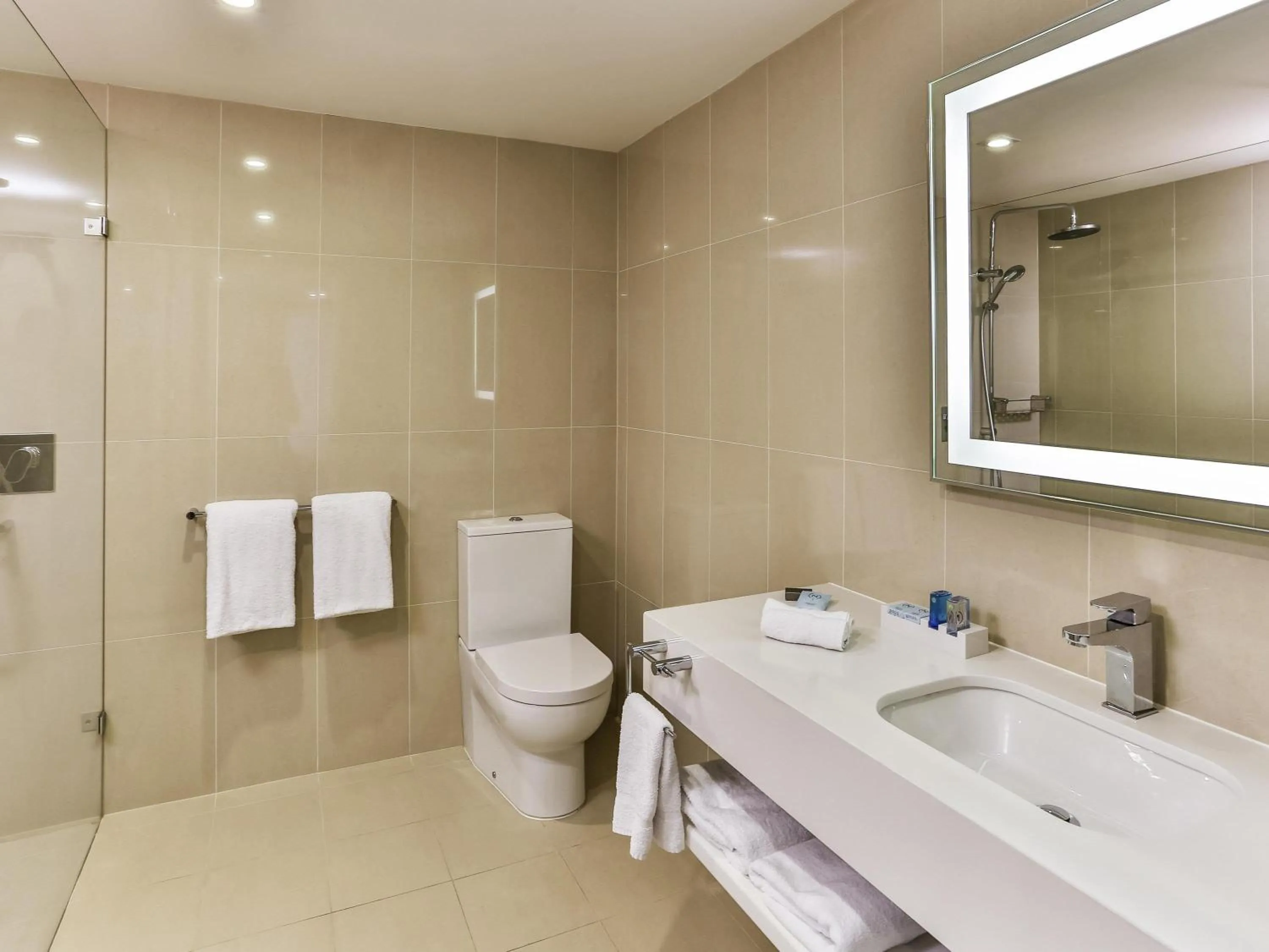 Bedroom in Novotel Sydney West HQ