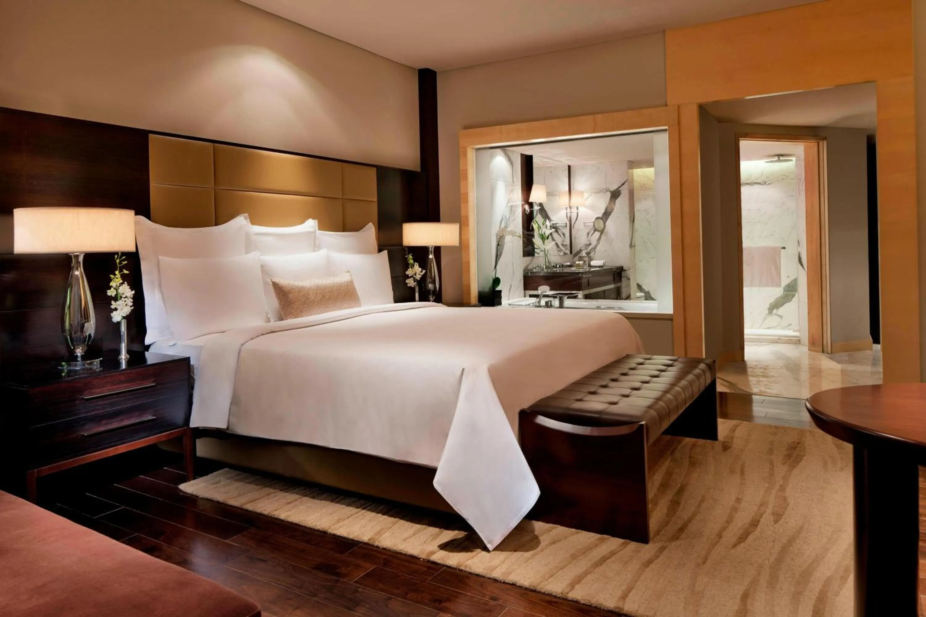 Photo of the whole room, Bed in JW Marriott Mumbai Juhu