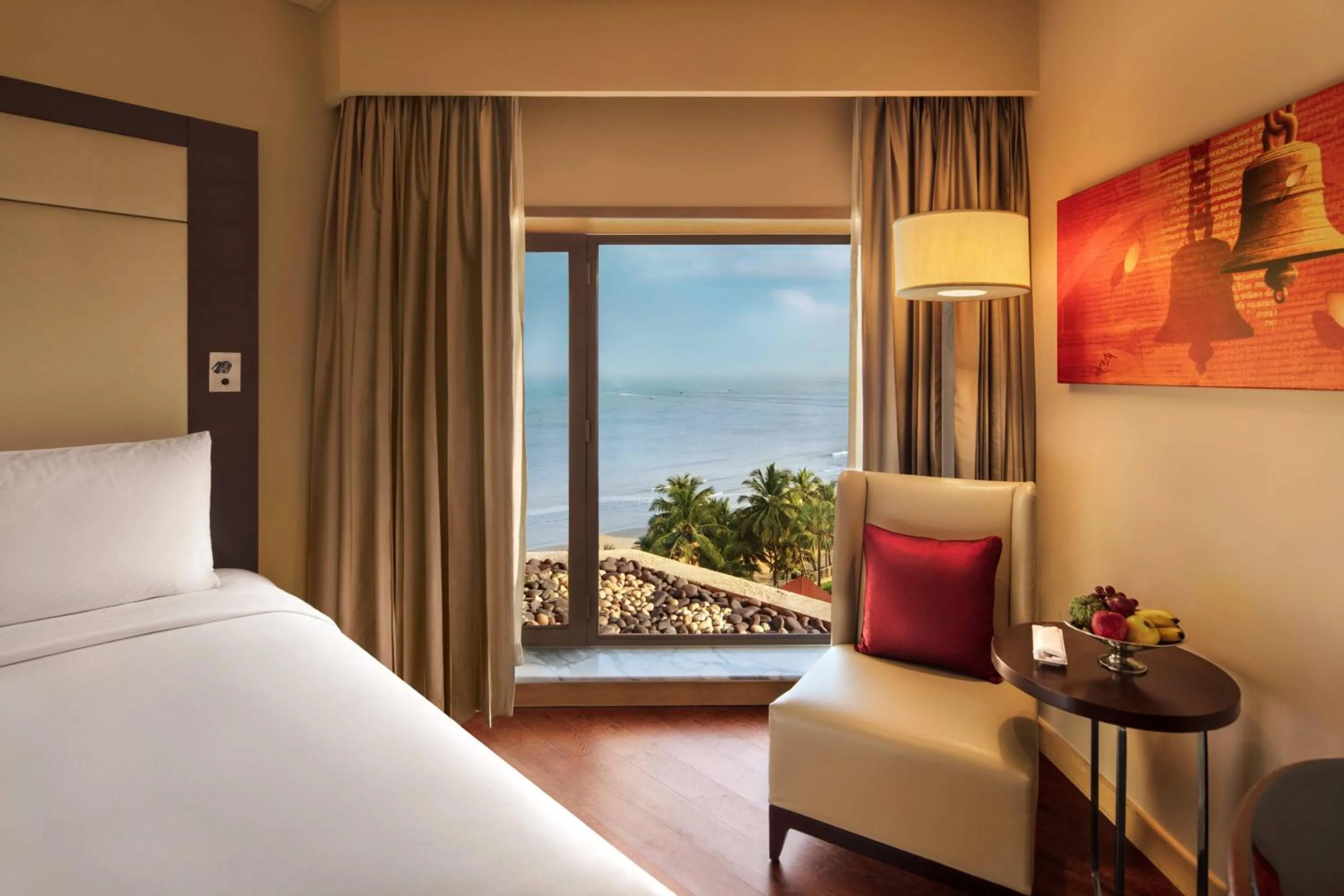 Photo of the whole room, Bed in JW Marriott Mumbai Juhu