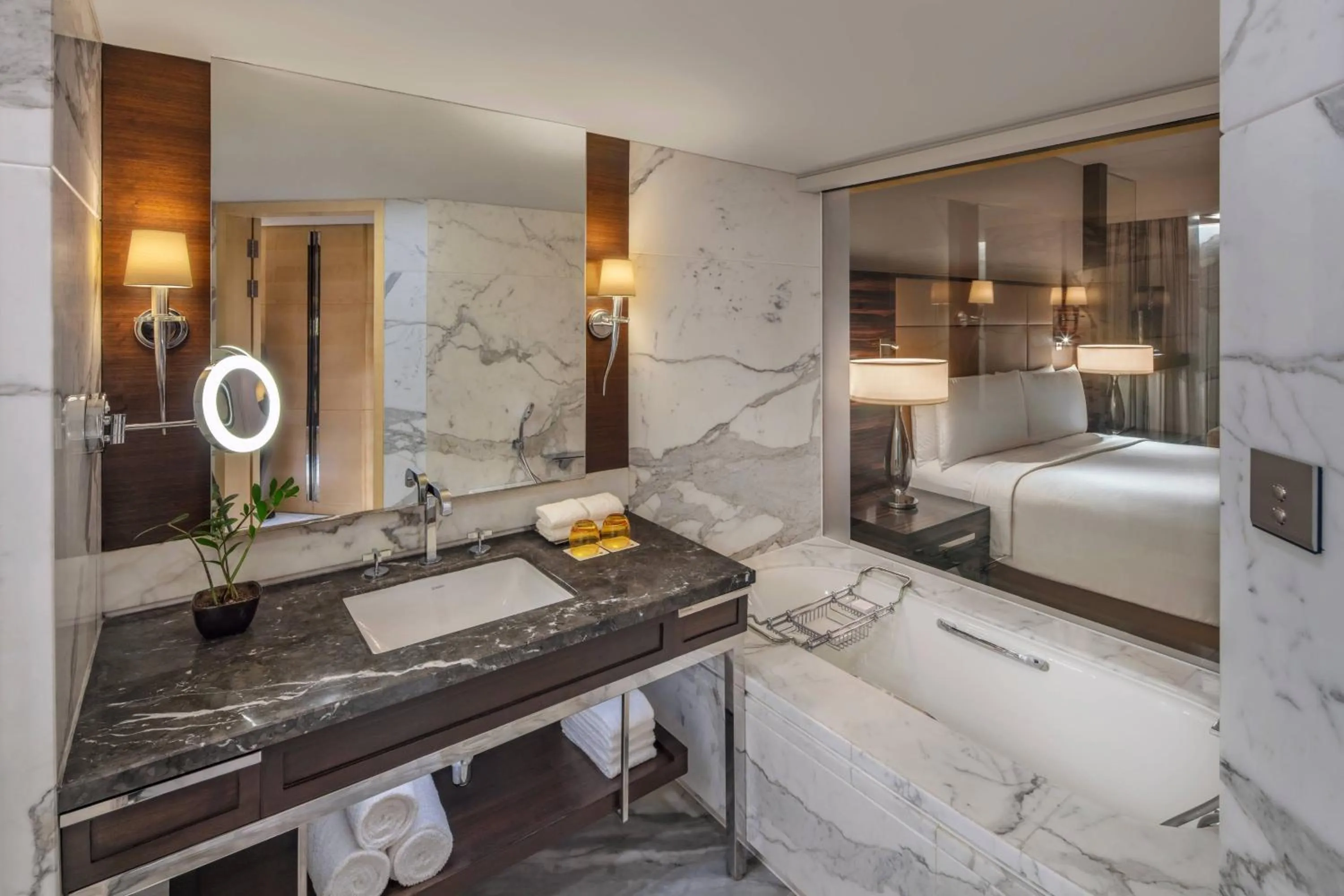 Photo of the whole room, Bed in JW Marriott Mumbai Juhu