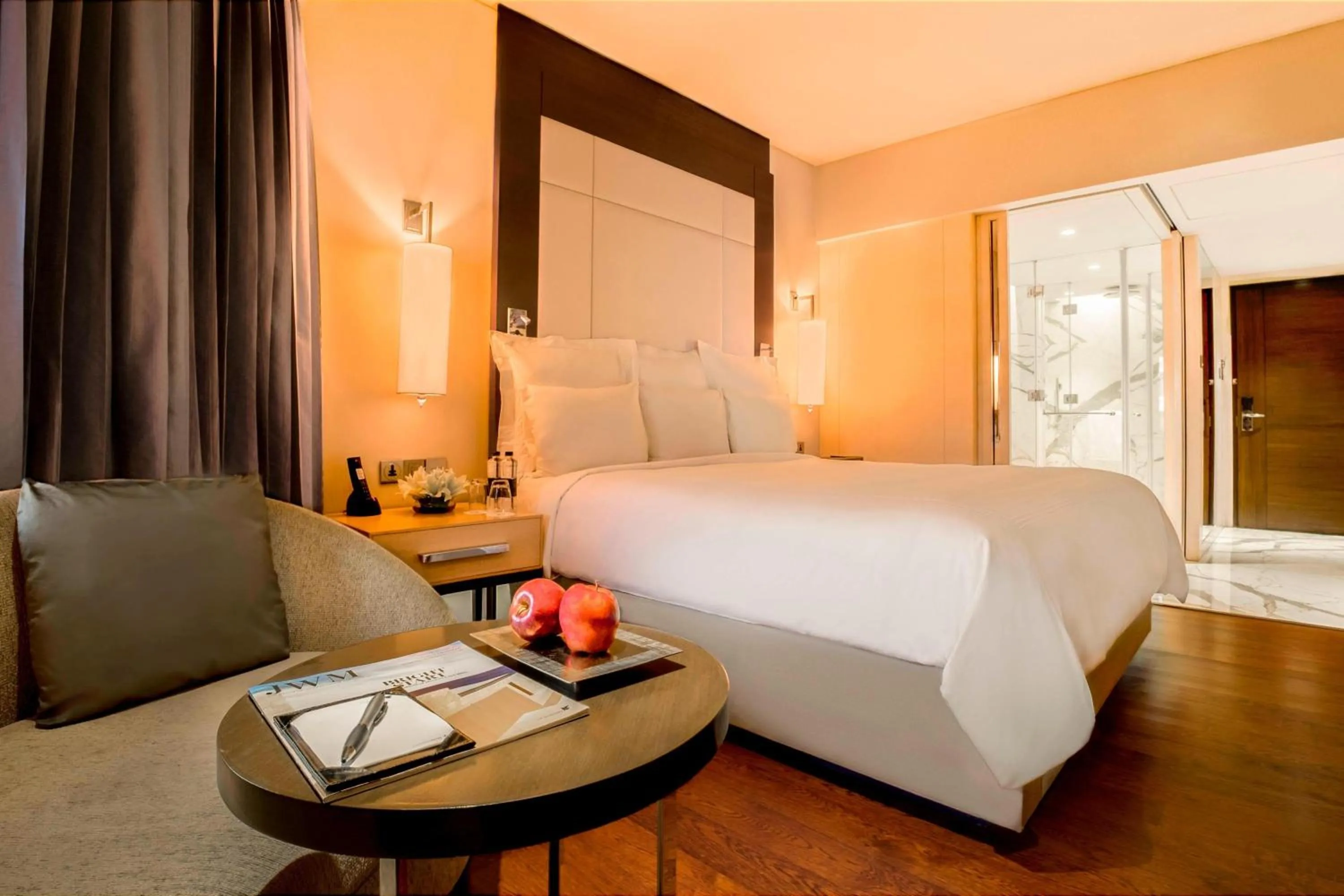 Lounge or bar, Bed in JW Marriott Mumbai Juhu