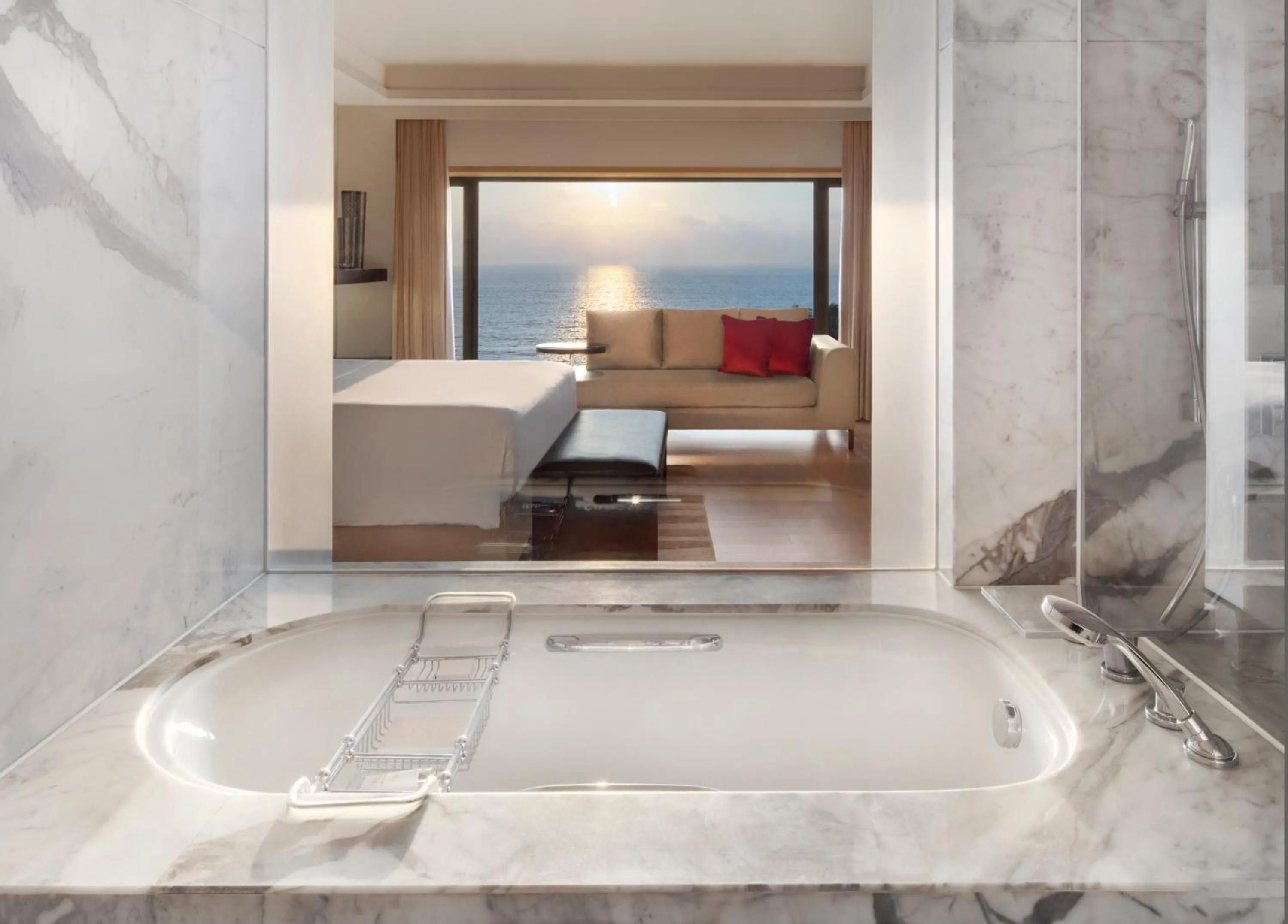 Shower, Bed in JW Marriott Mumbai Juhu