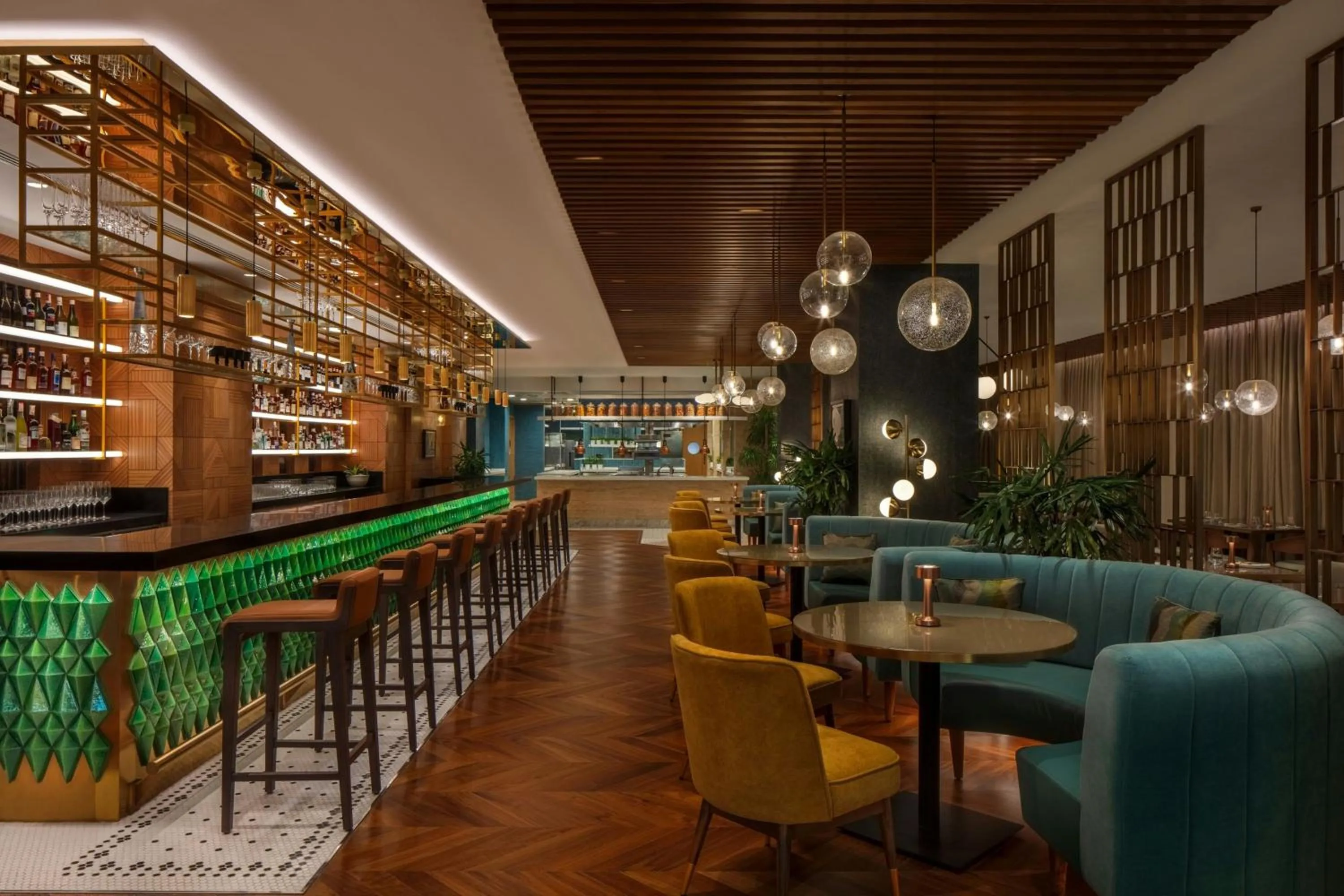 Lounge or bar in JW Marriott Mumbai Juhu