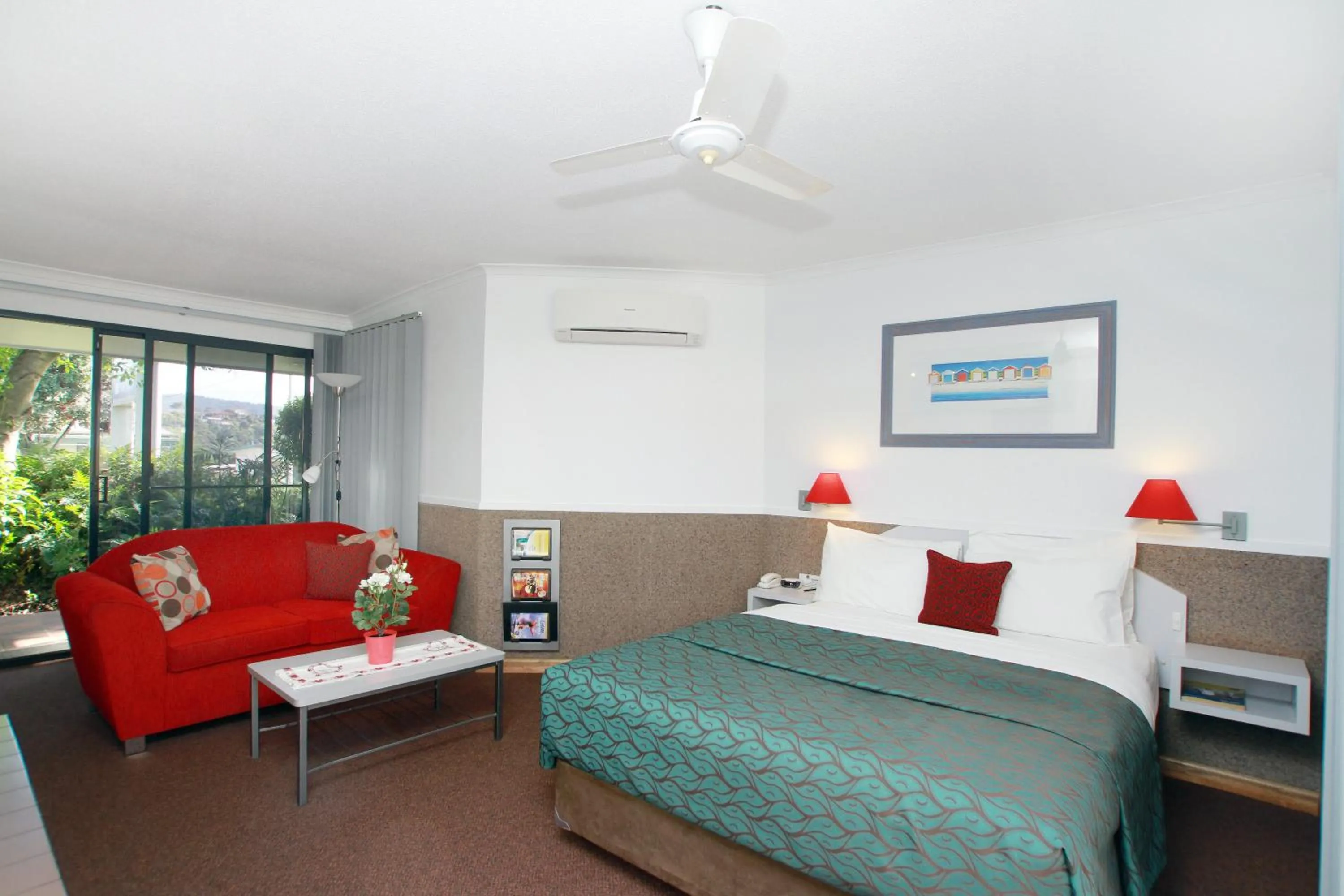 Photo of the whole room, Bed in Sea Spray Motel - Merimbula