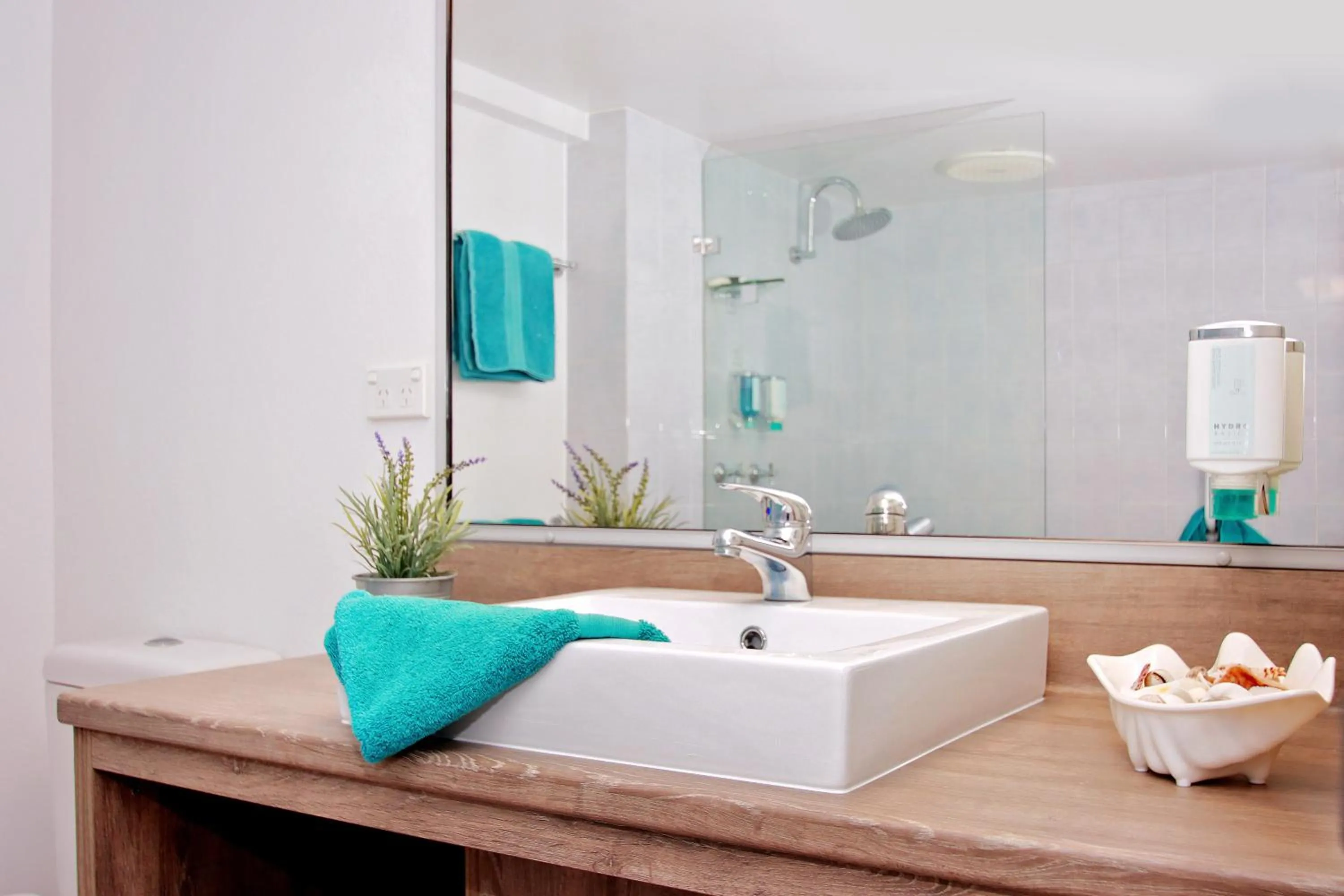 Bathroom in Sea Spray Motel - Merimbula