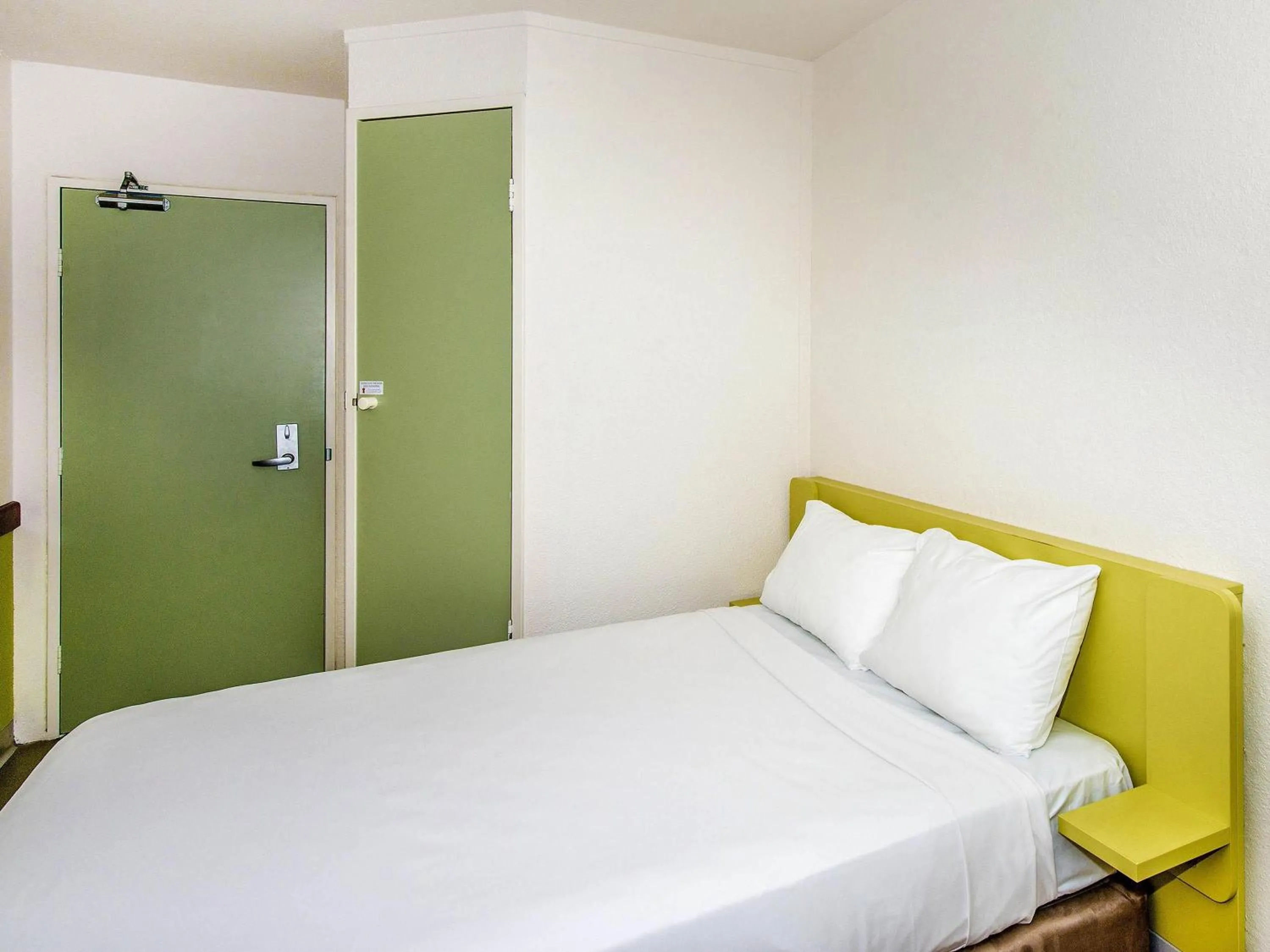 Bedroom, Bed in ibis Budget - Dandenong