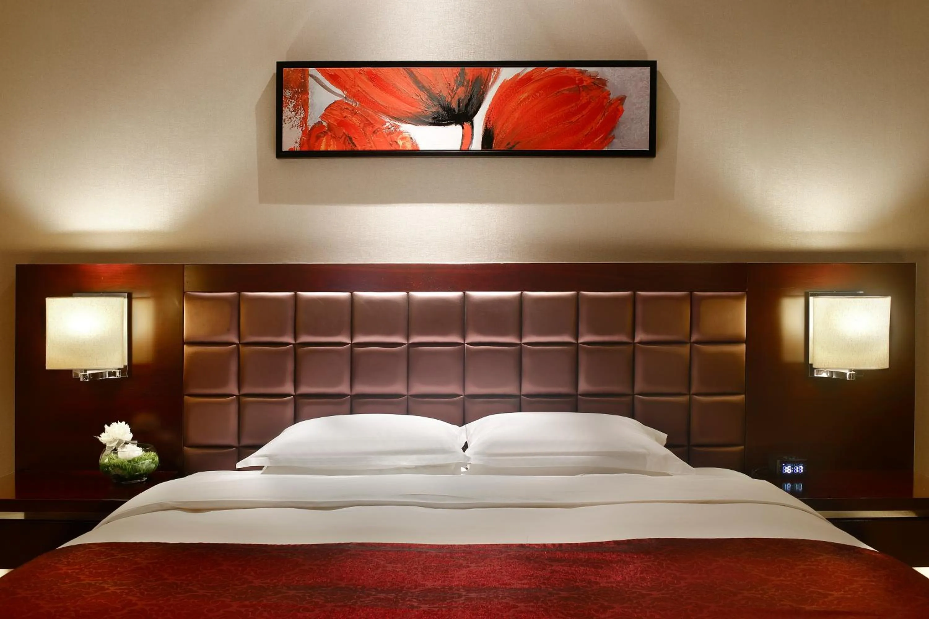 Bed in The QUBE Hotel Shanghai -Close to Pudong International Airport and Disney Land