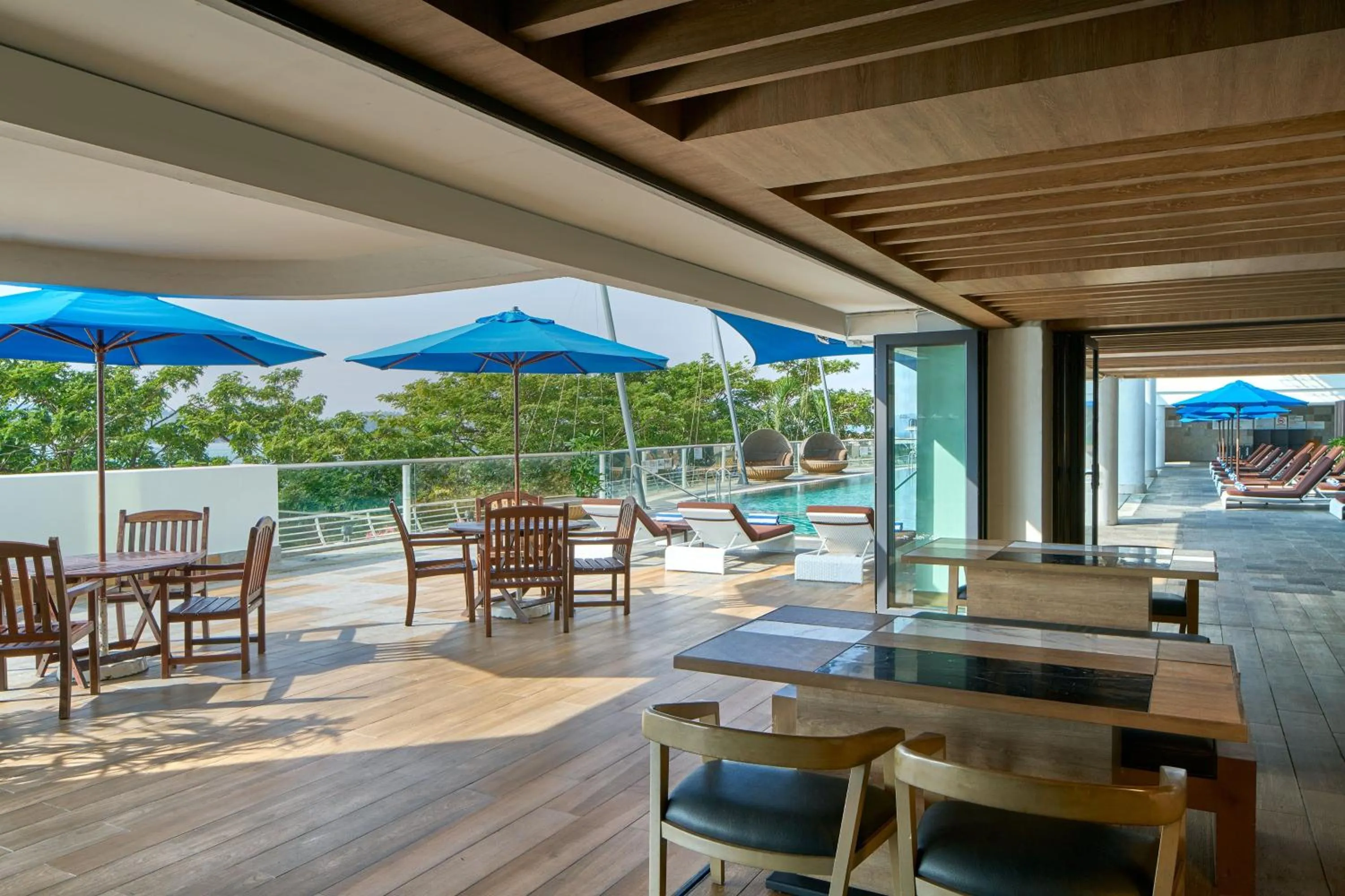 Swimming pool in Le Meridien Kota Kinabalu