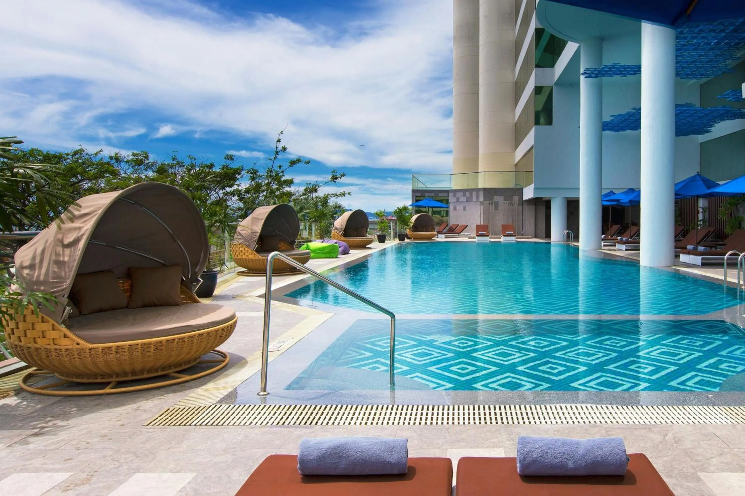 Swimming pool in Le Meridien Kota Kinabalu