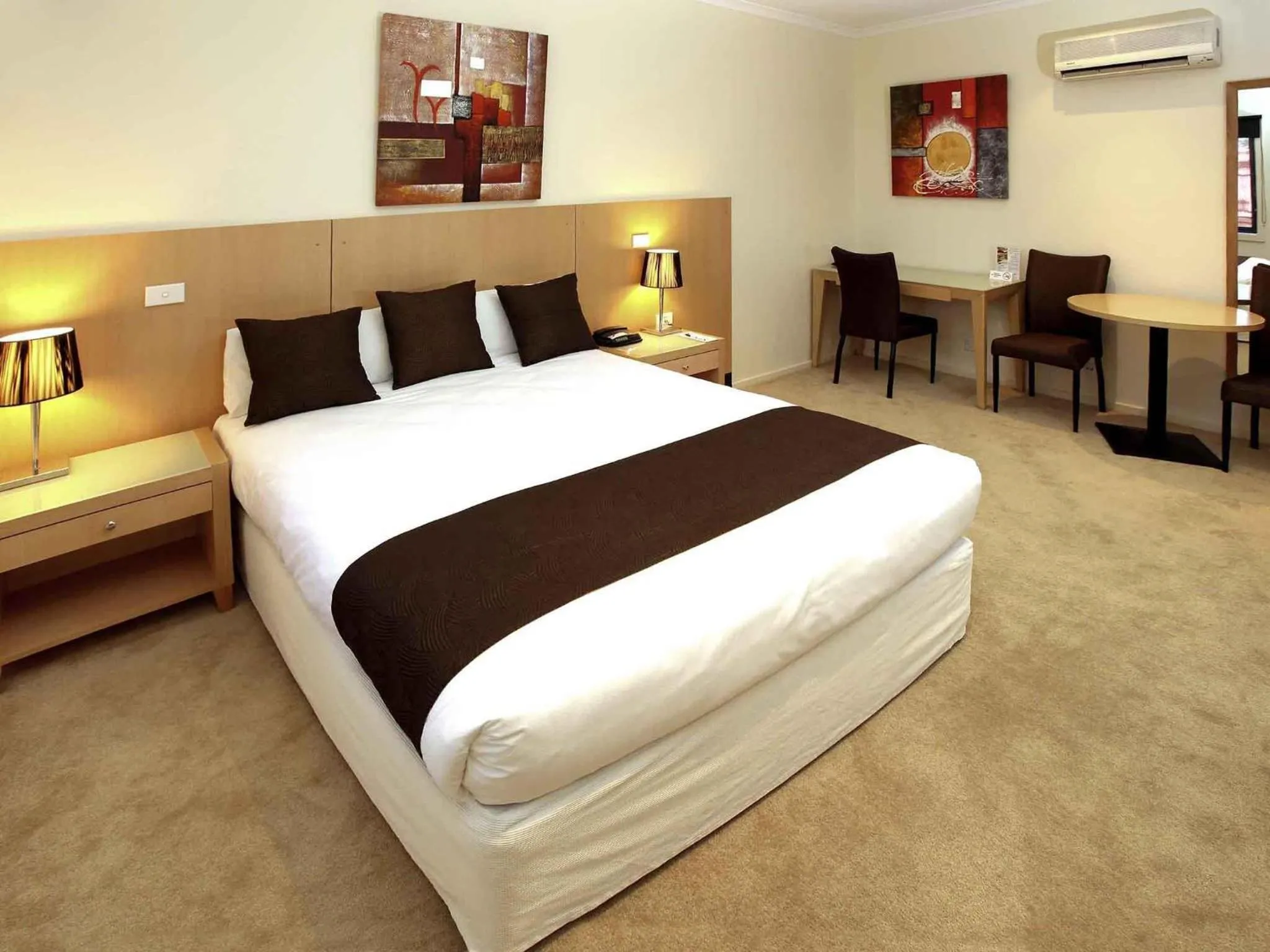Bedroom, Bed in Mercure Hotel Mildura