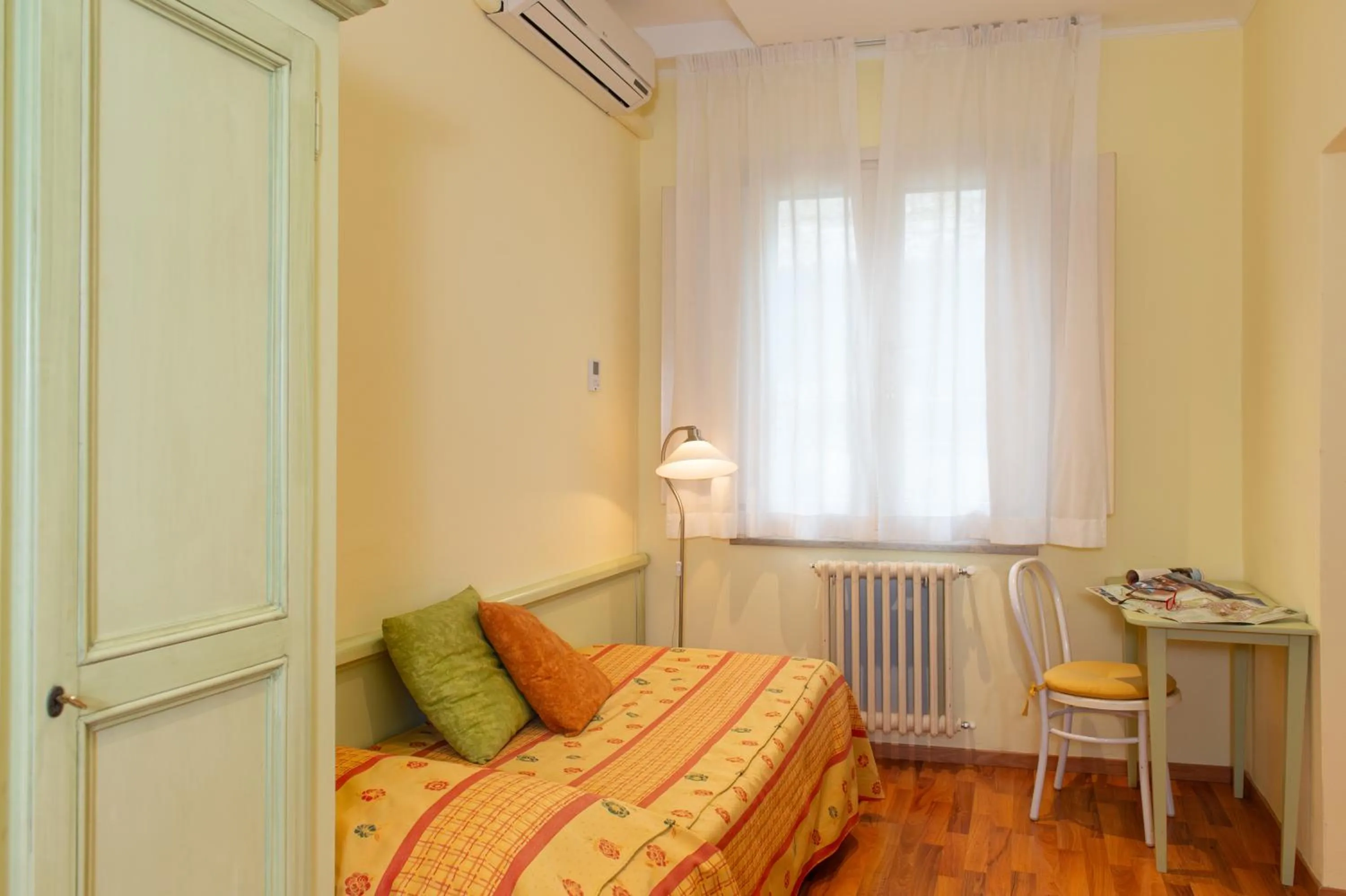 Photo of the whole room, Bed in Hotel Minerva