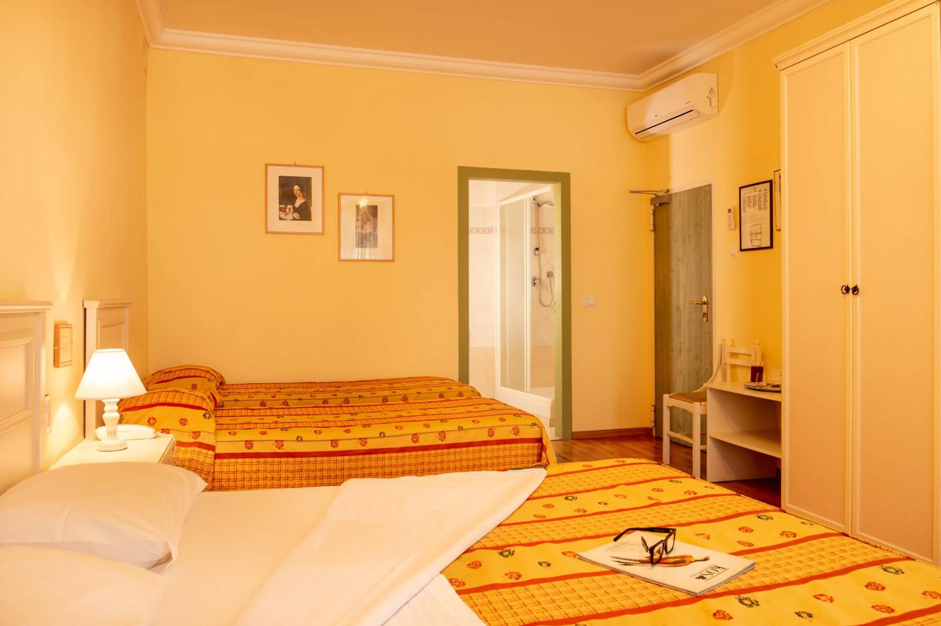 Photo of the whole room, Bed in Hotel Minerva