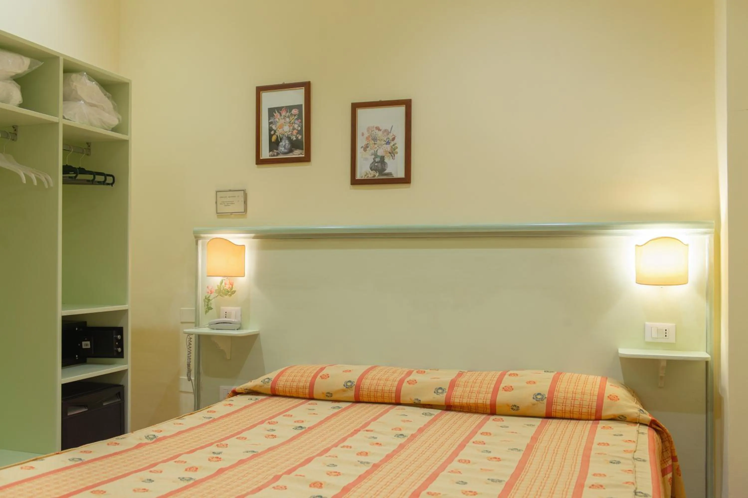 Photo of the whole room, Bed in Hotel Minerva