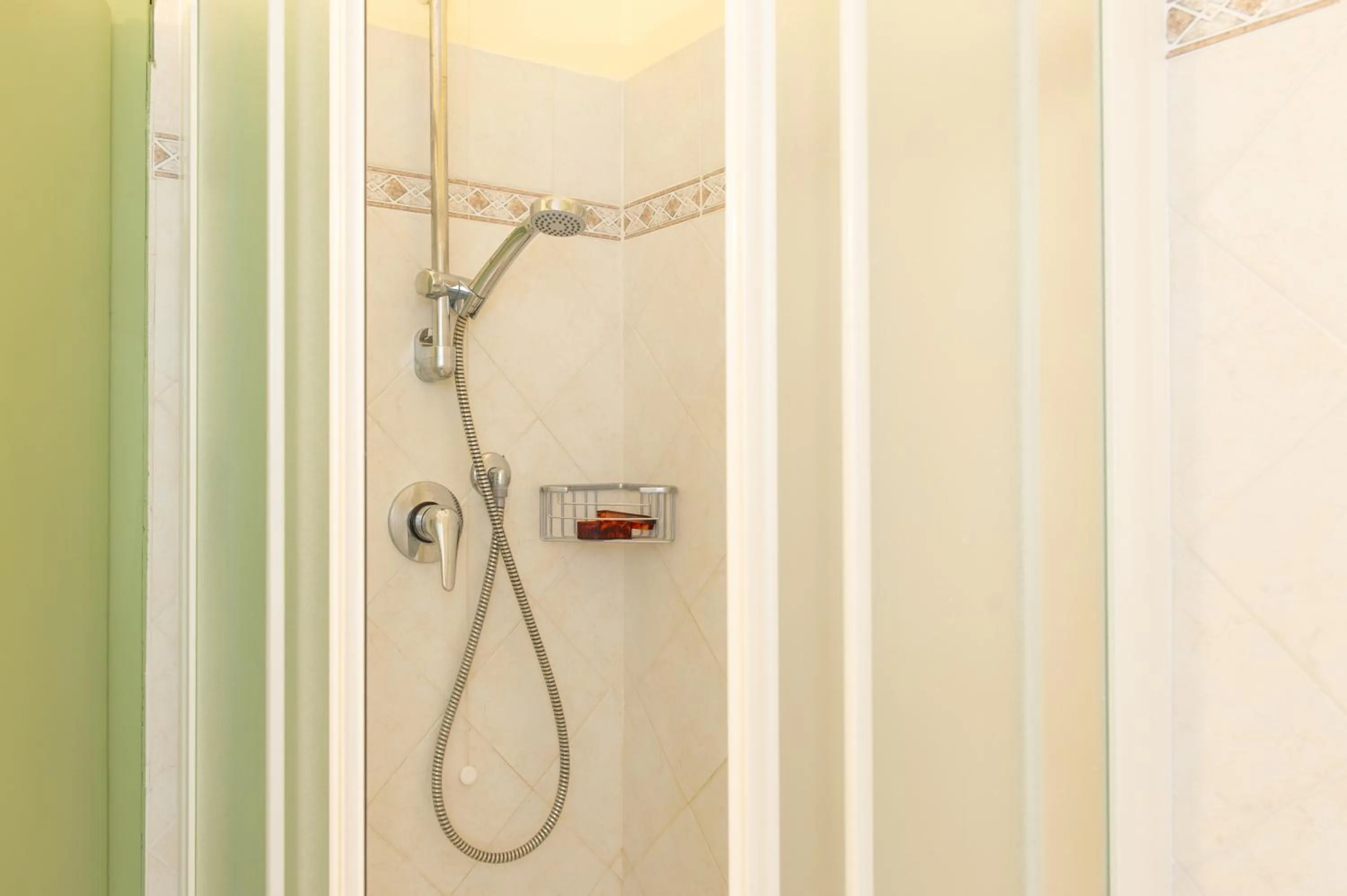 Shower in Hotel Minerva