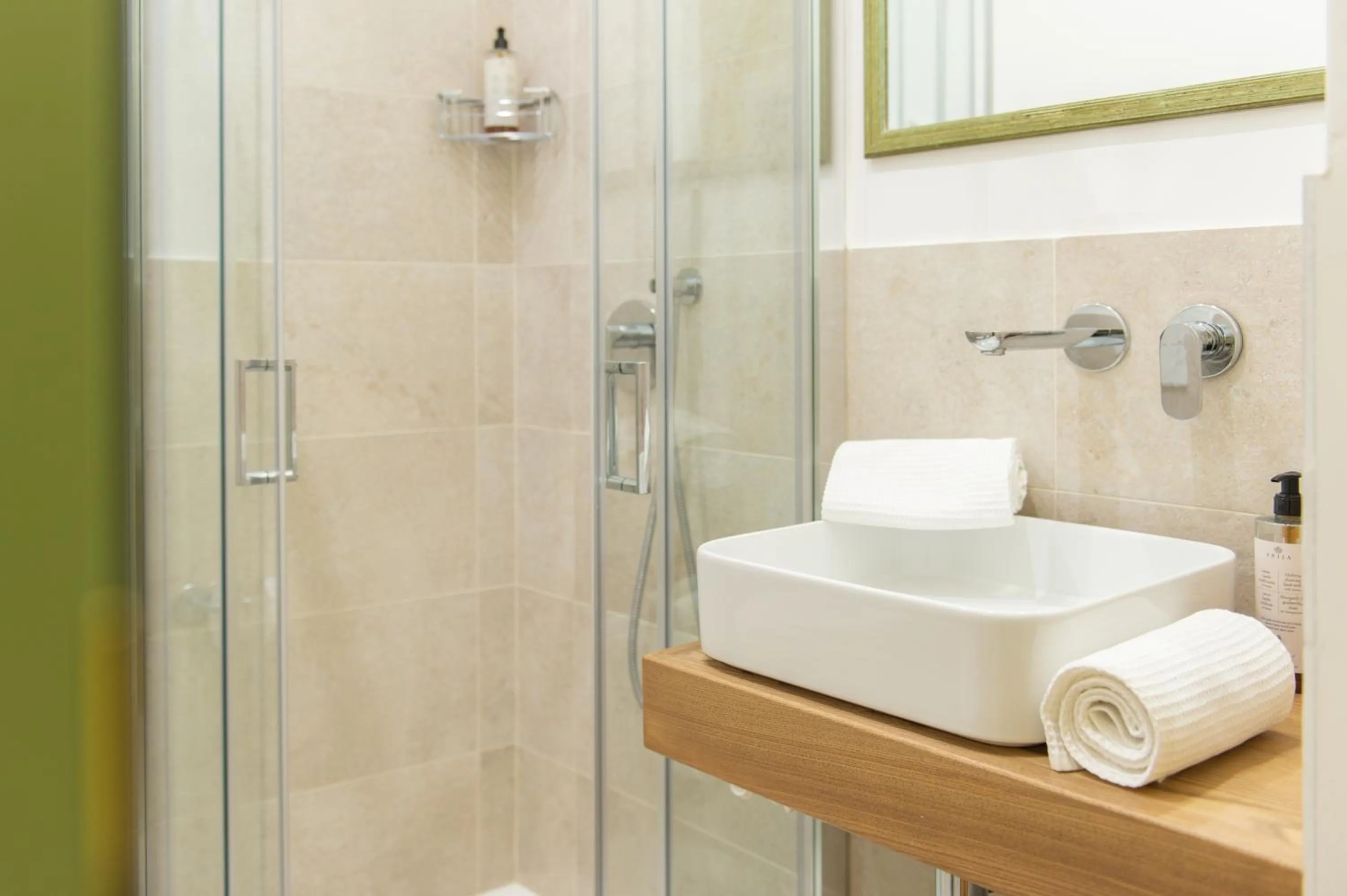 Shower in Hotel Minerva