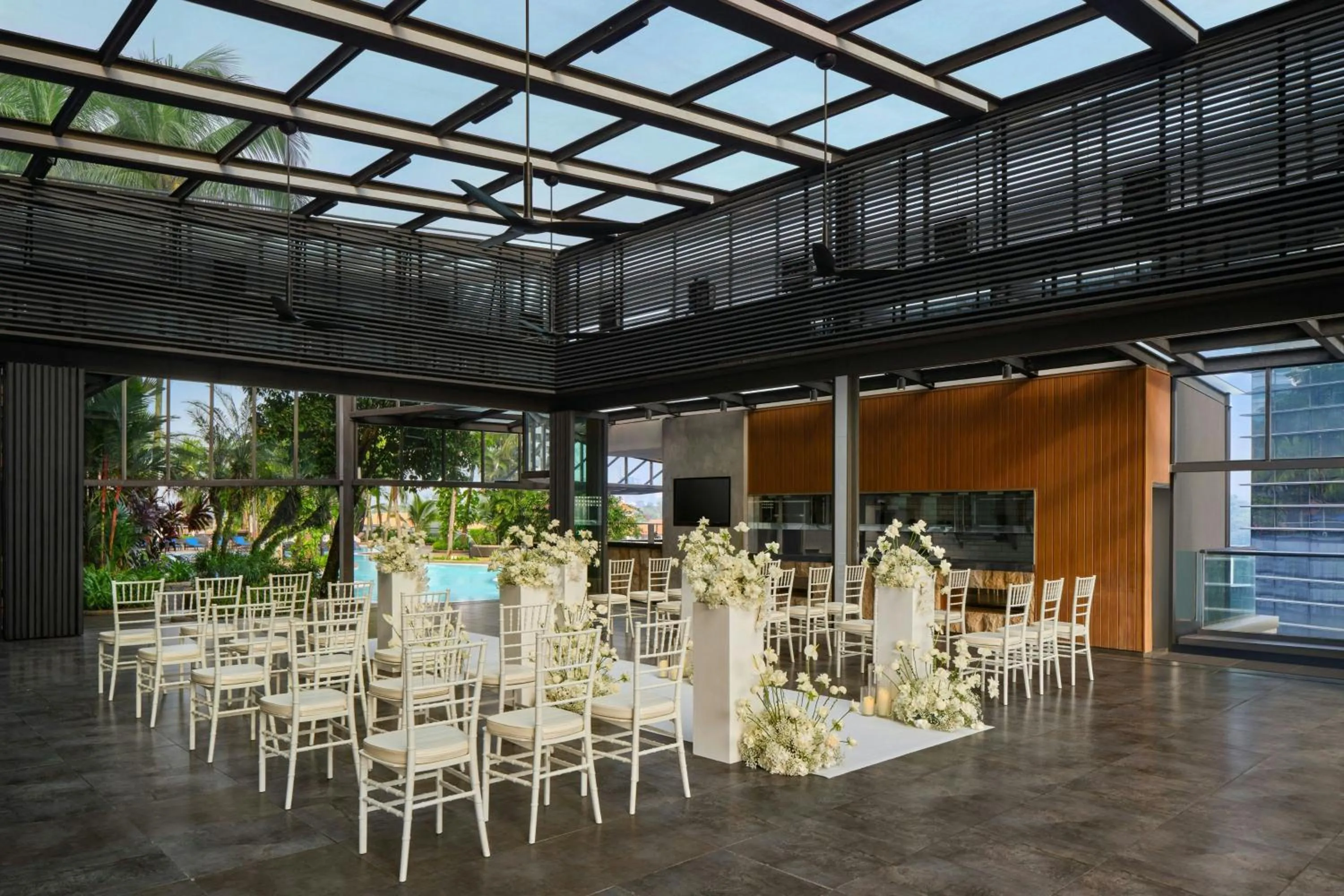 Swimming pool in Le Méridien Kuala Lumpur