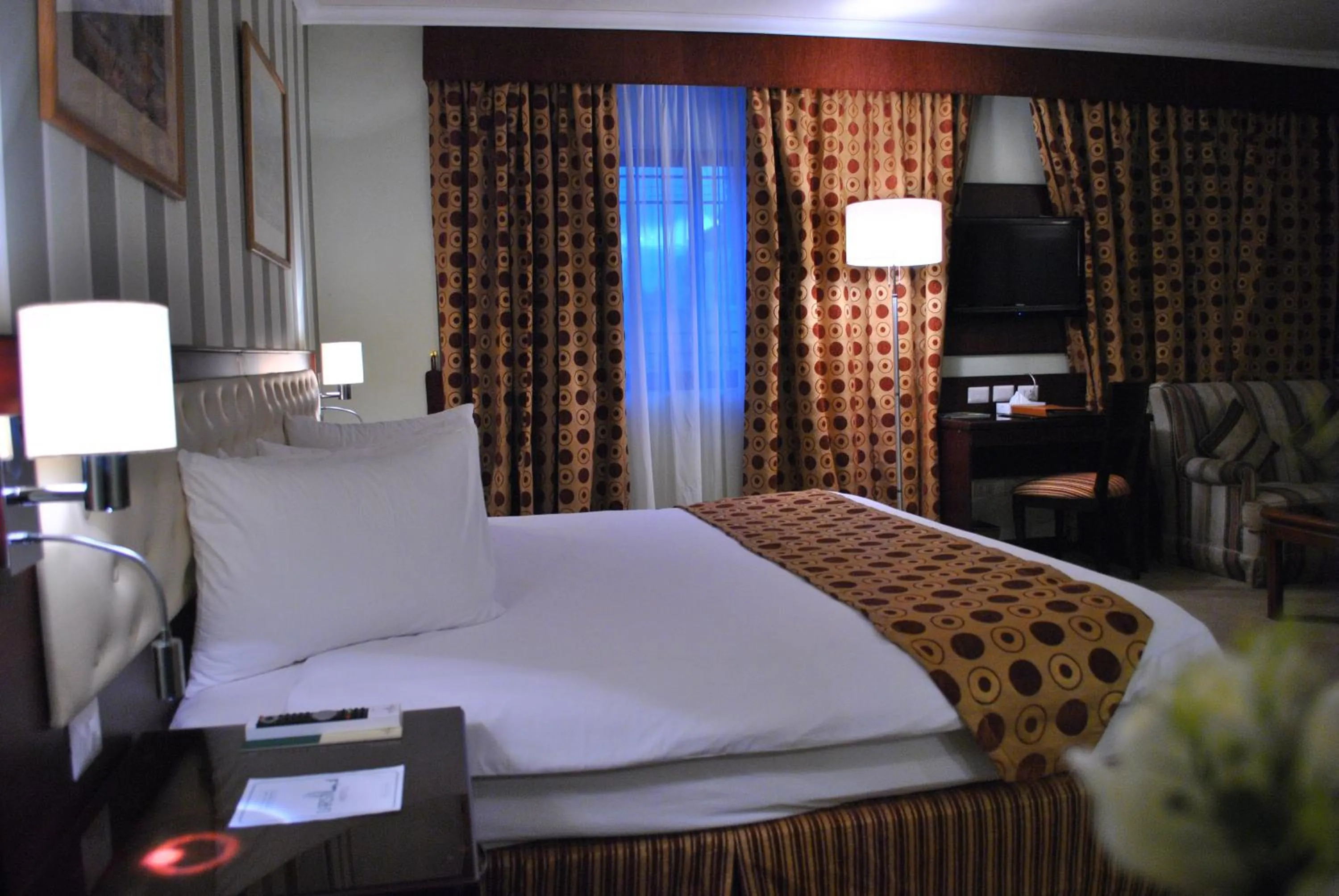 Photo of the whole room, Bed in Larsa Hotel