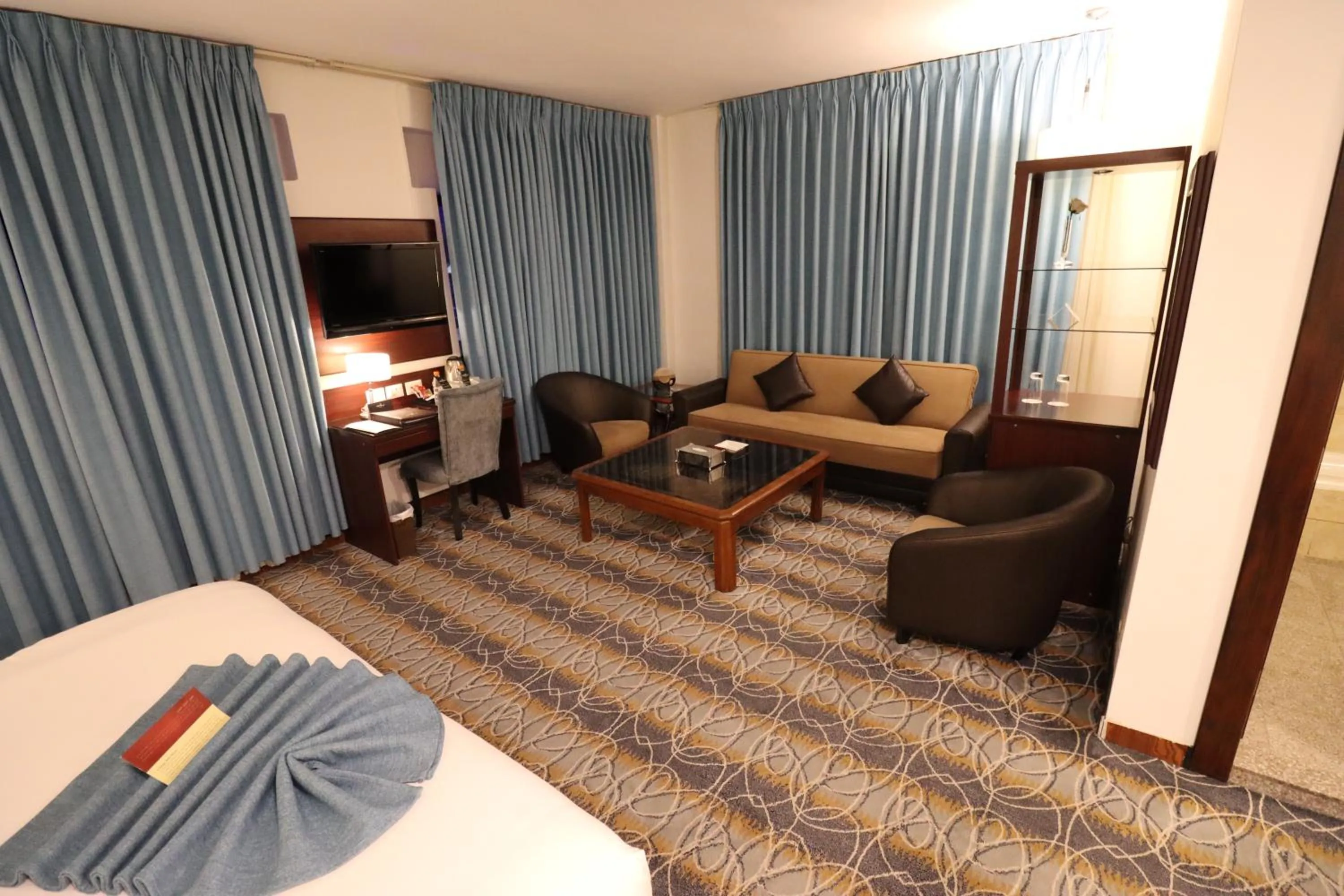 TV and multimedia, Bed in Larsa Hotel