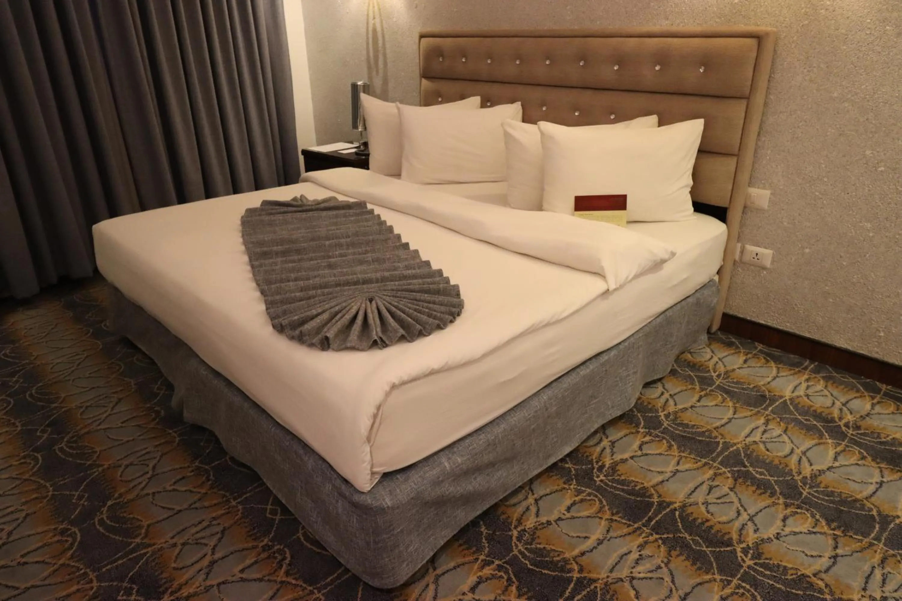 Bed in Larsa Hotel
