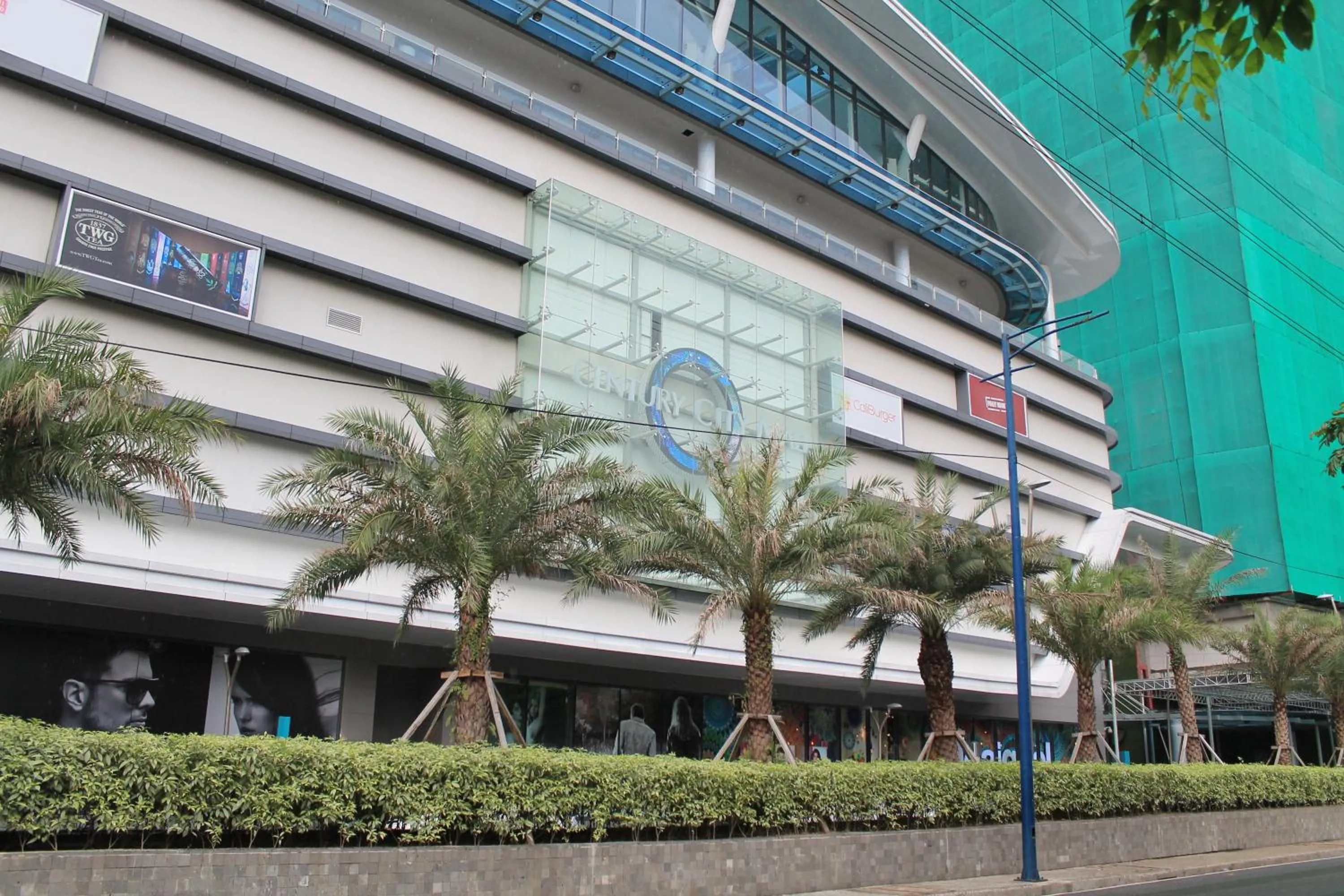 Shopping Area, Property Building in Oxford Suites Makati