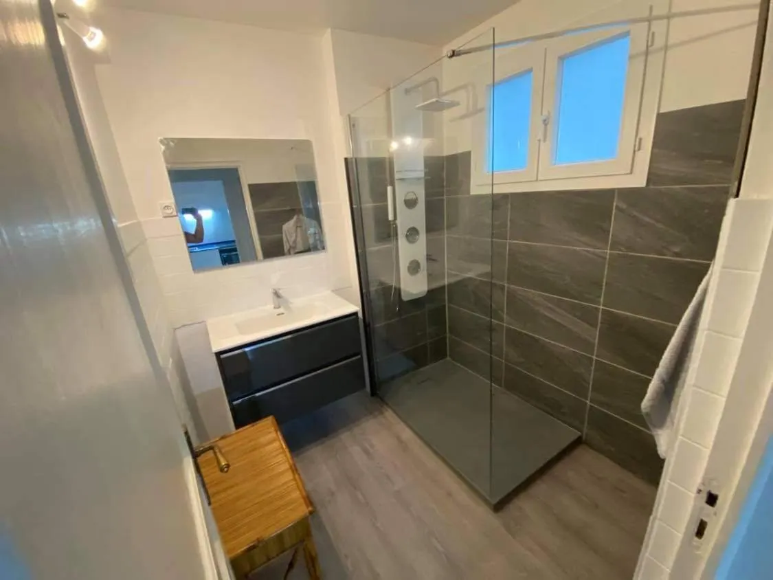 Bathroom in AIGUE MARINE Divaloc