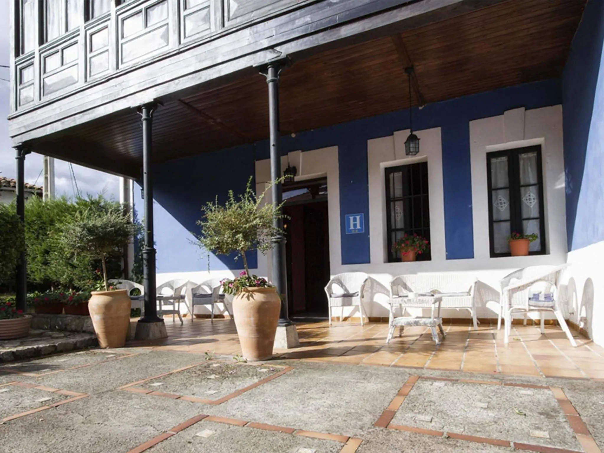 Facade/entrance in La Casona de Sobrepiedra
