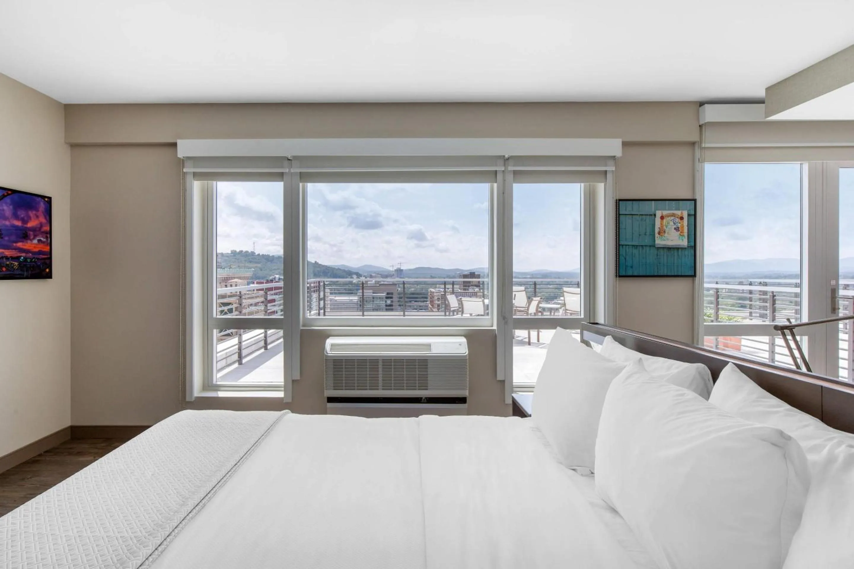 Bedroom, Bed in Cambria Hotel Downtown Asheville