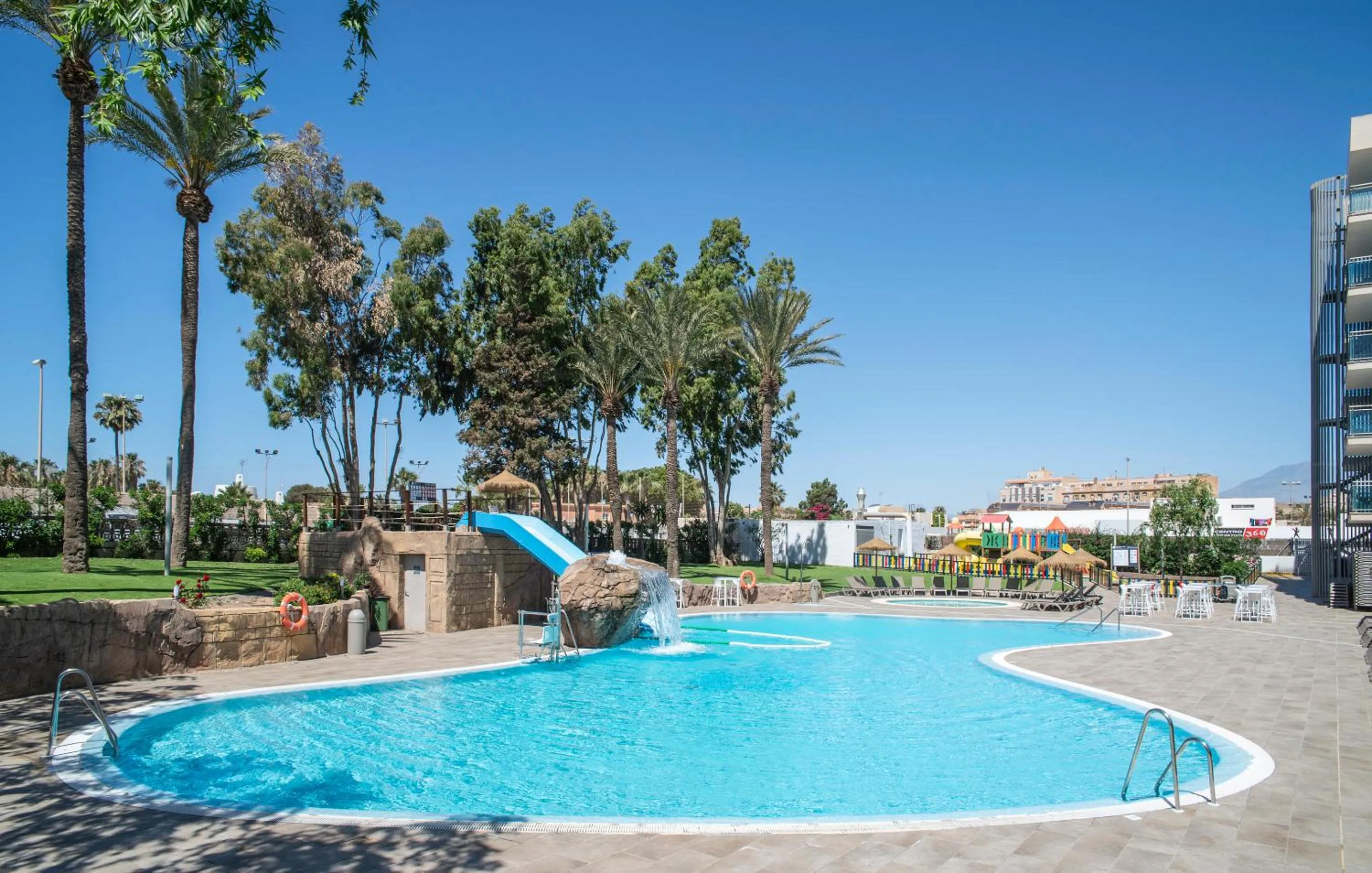 Swimming pool in Hotel Roquetas El Palmeral by Pierre & Vacances