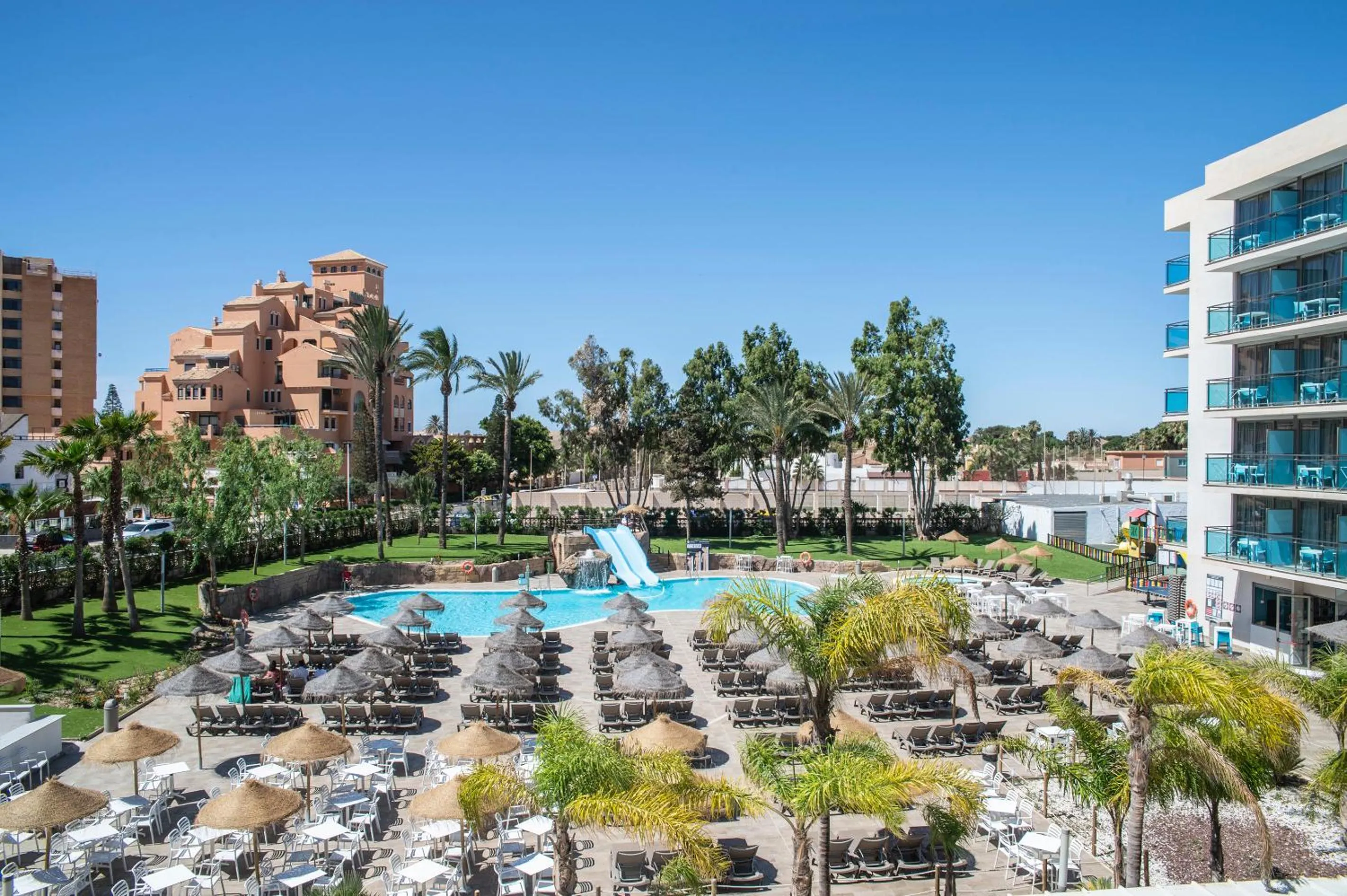 Swimming pool in Hotel Roquetas El Palmeral by Pierre & Vacances