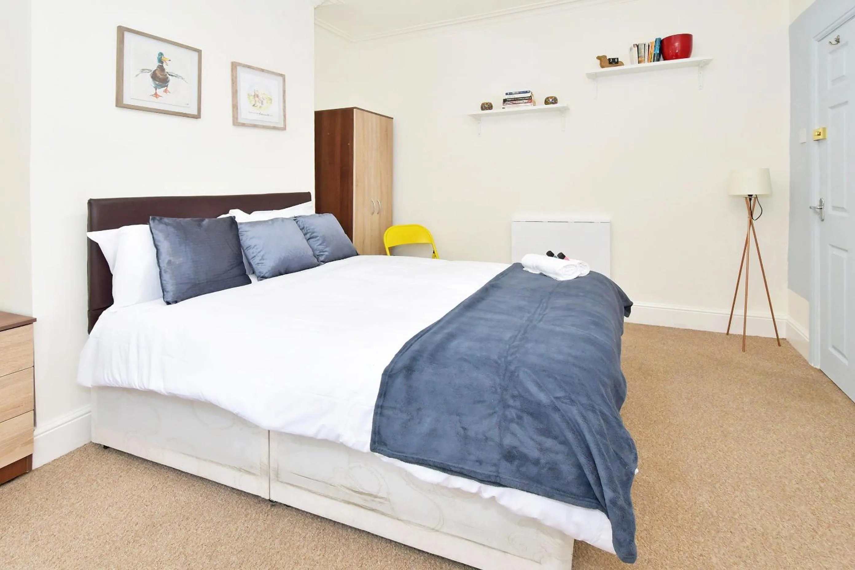 Bedroom, Bed in Townhouse @ Earle Street Crewe