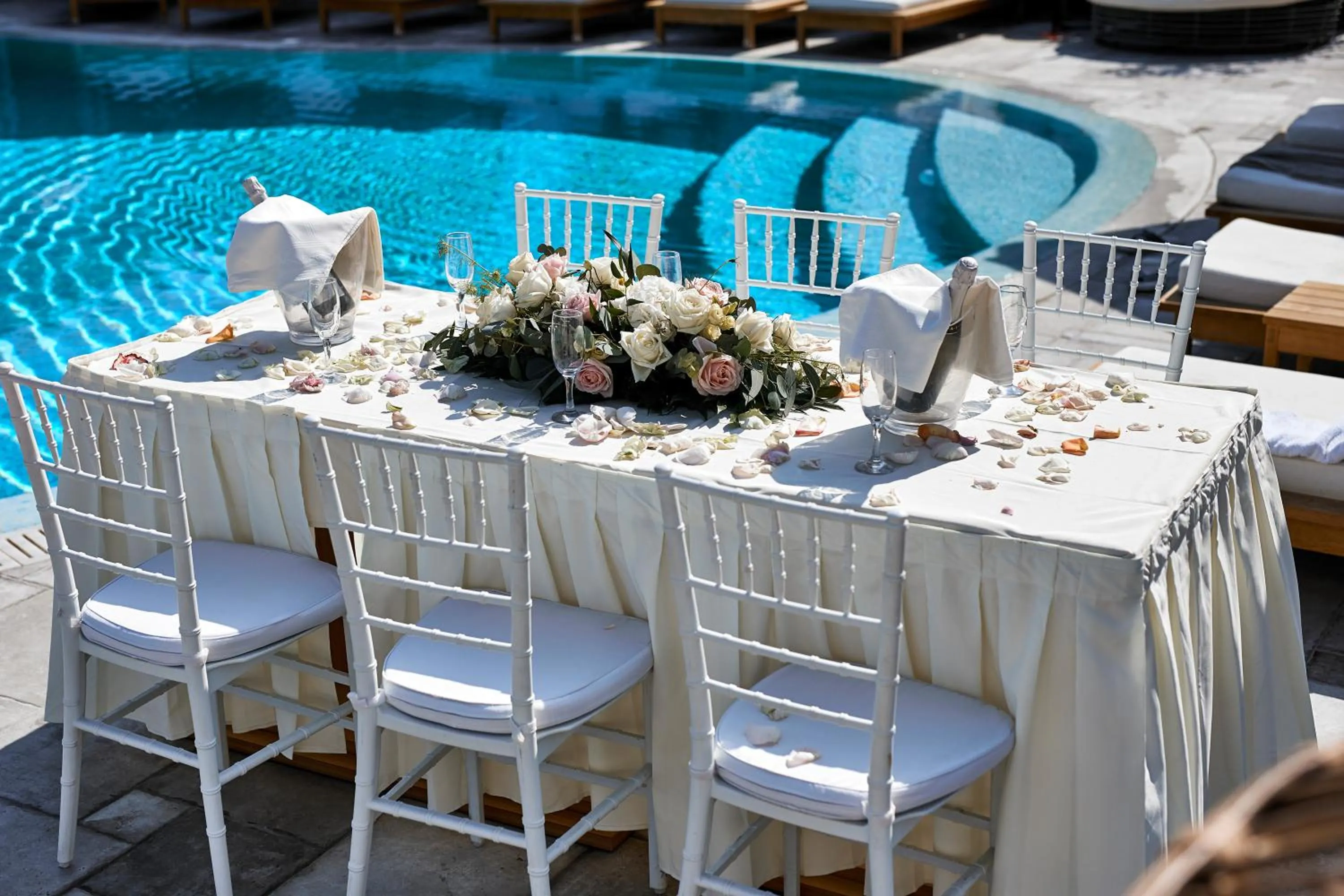 Restaurant/places to eat in Amara Suites Santorini